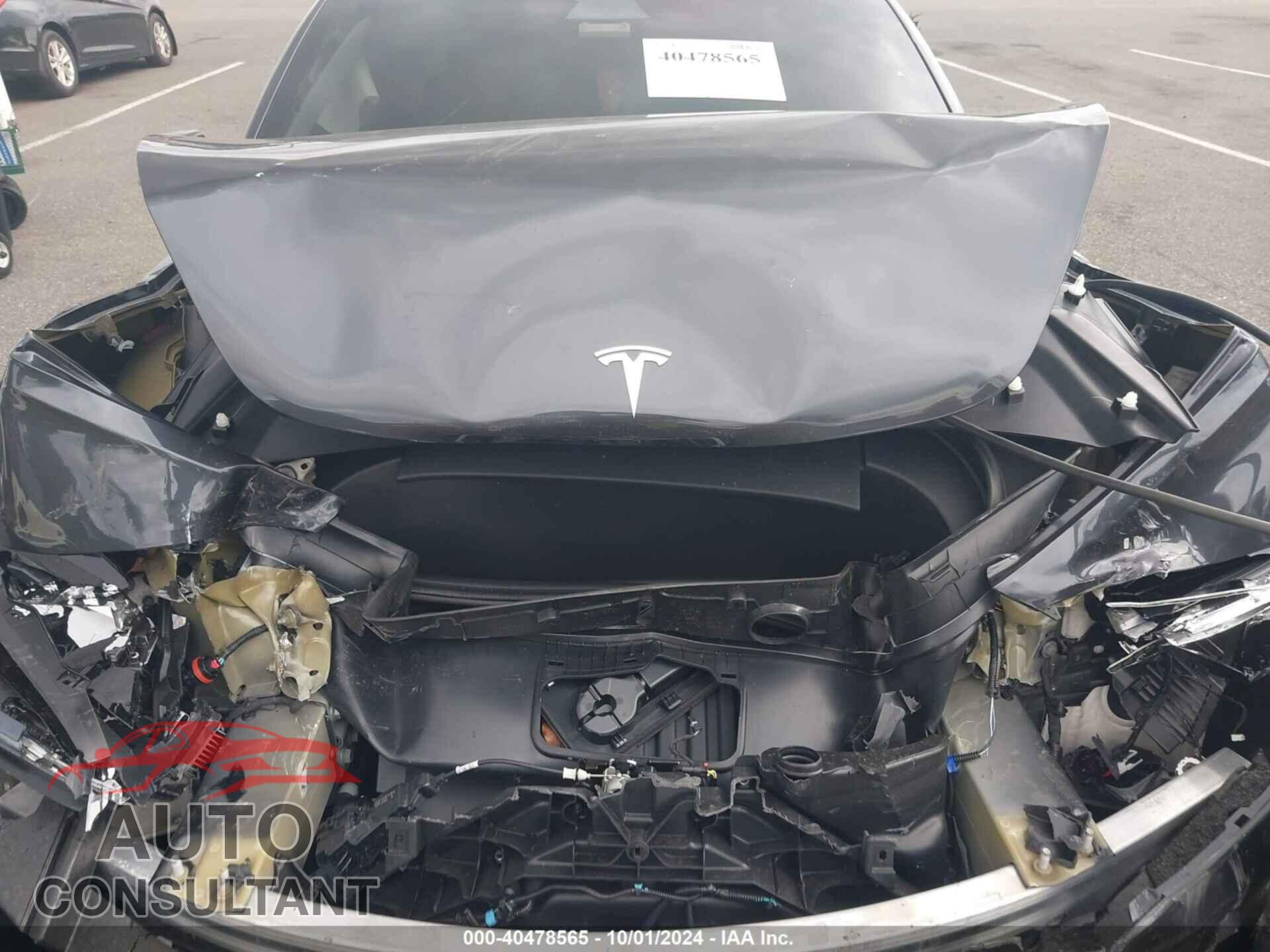 TESLA MODEL 3 2024 - 5YJ3E1EA4RF717652