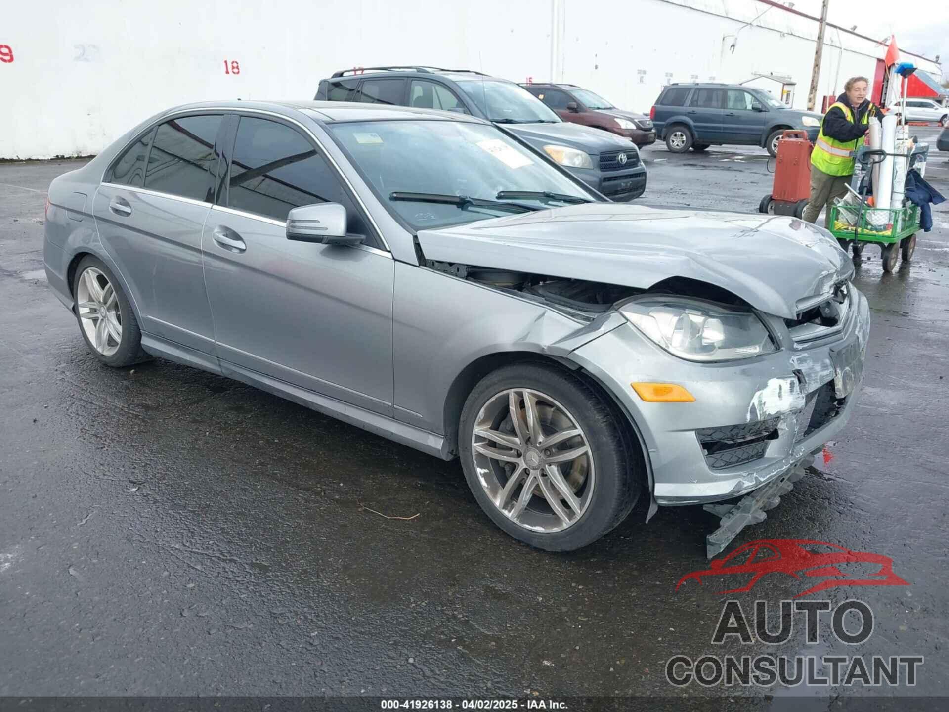 MERCEDES-BENZ C 300 2013 - WDDGF8AB8DA804855