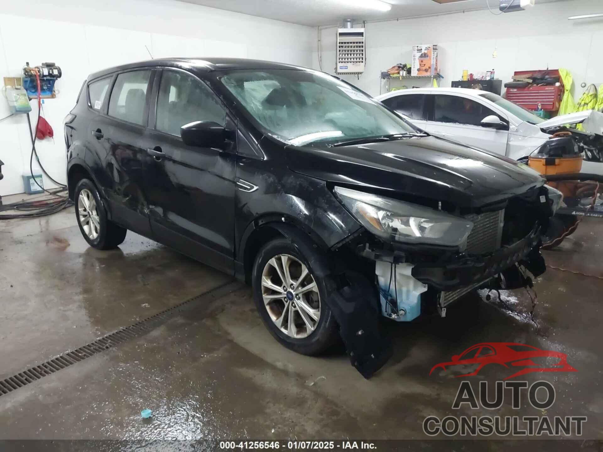 FORD ESCAPE 2018 - 1FMCU0F79JUA19660