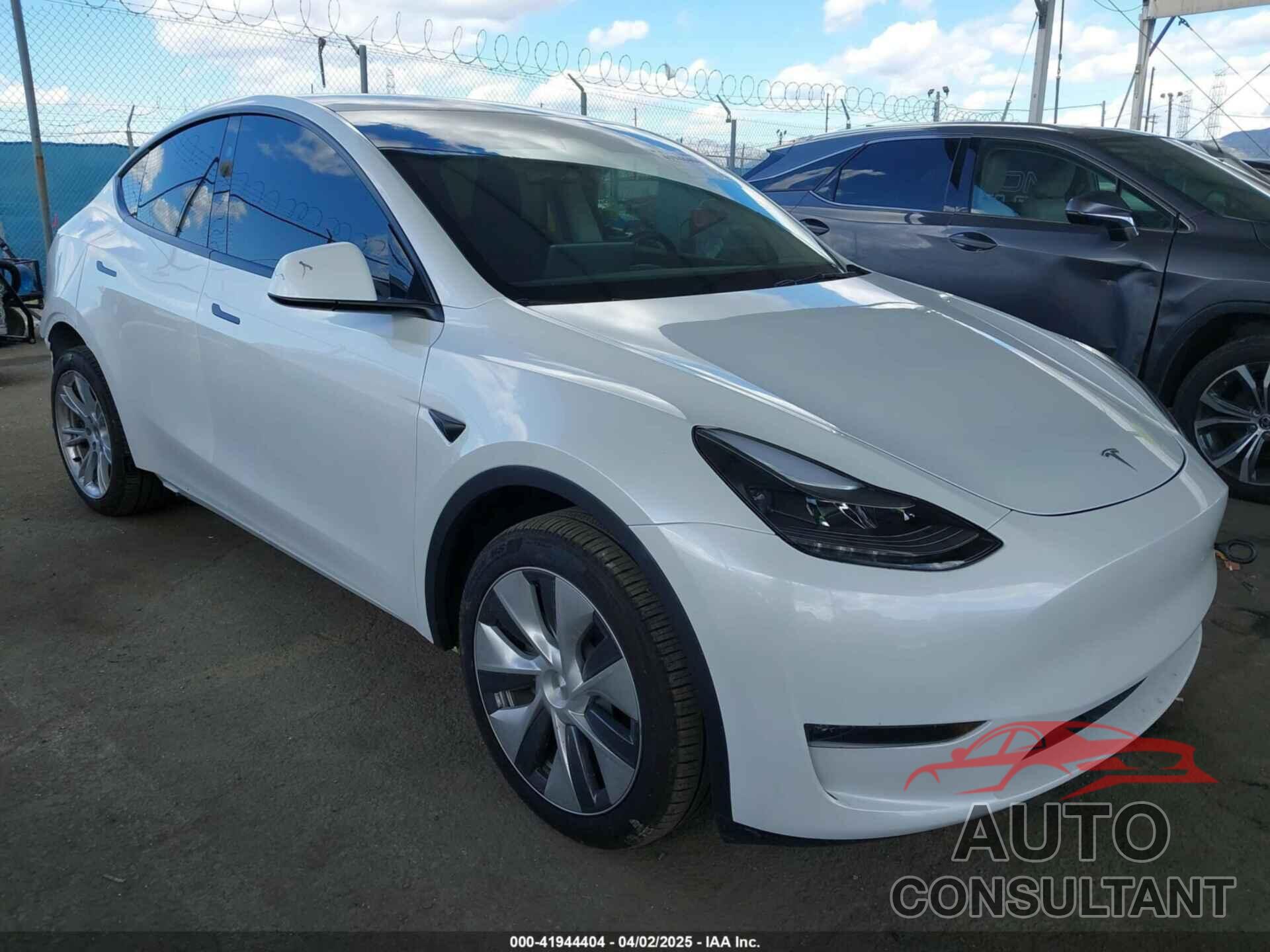 TESLA MODEL Y 2024 - 7SAYGDEE5RA222333