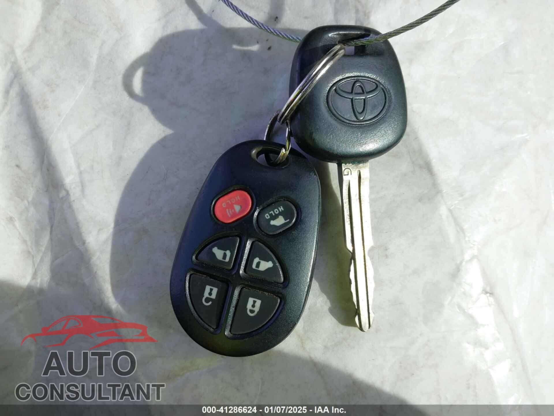 TOYOTA SIENNA 2013 - 5TDYK3DC8DS330863