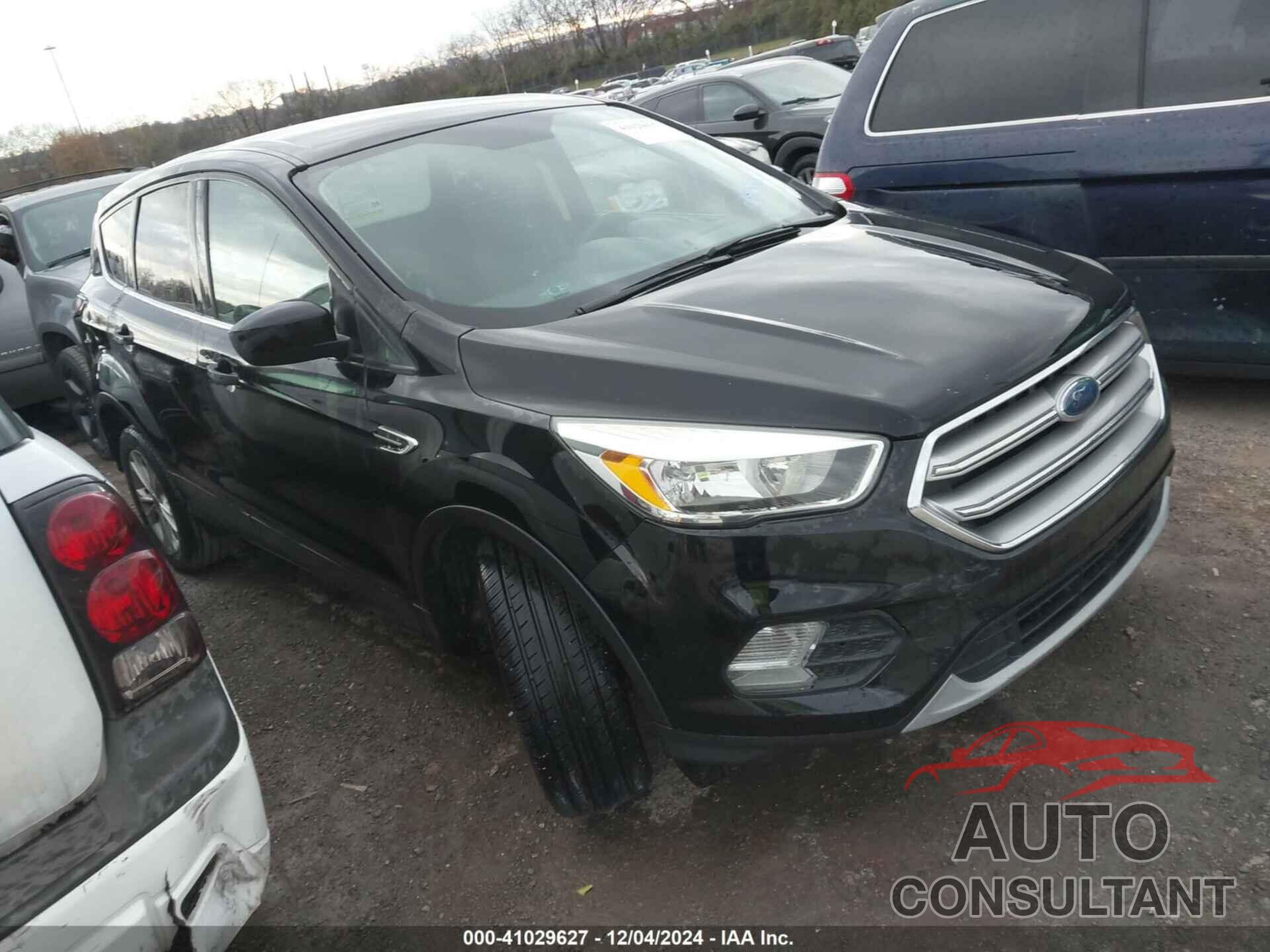 FORD ESCAPE 2017 - 1FMCU0GD5HUC39330