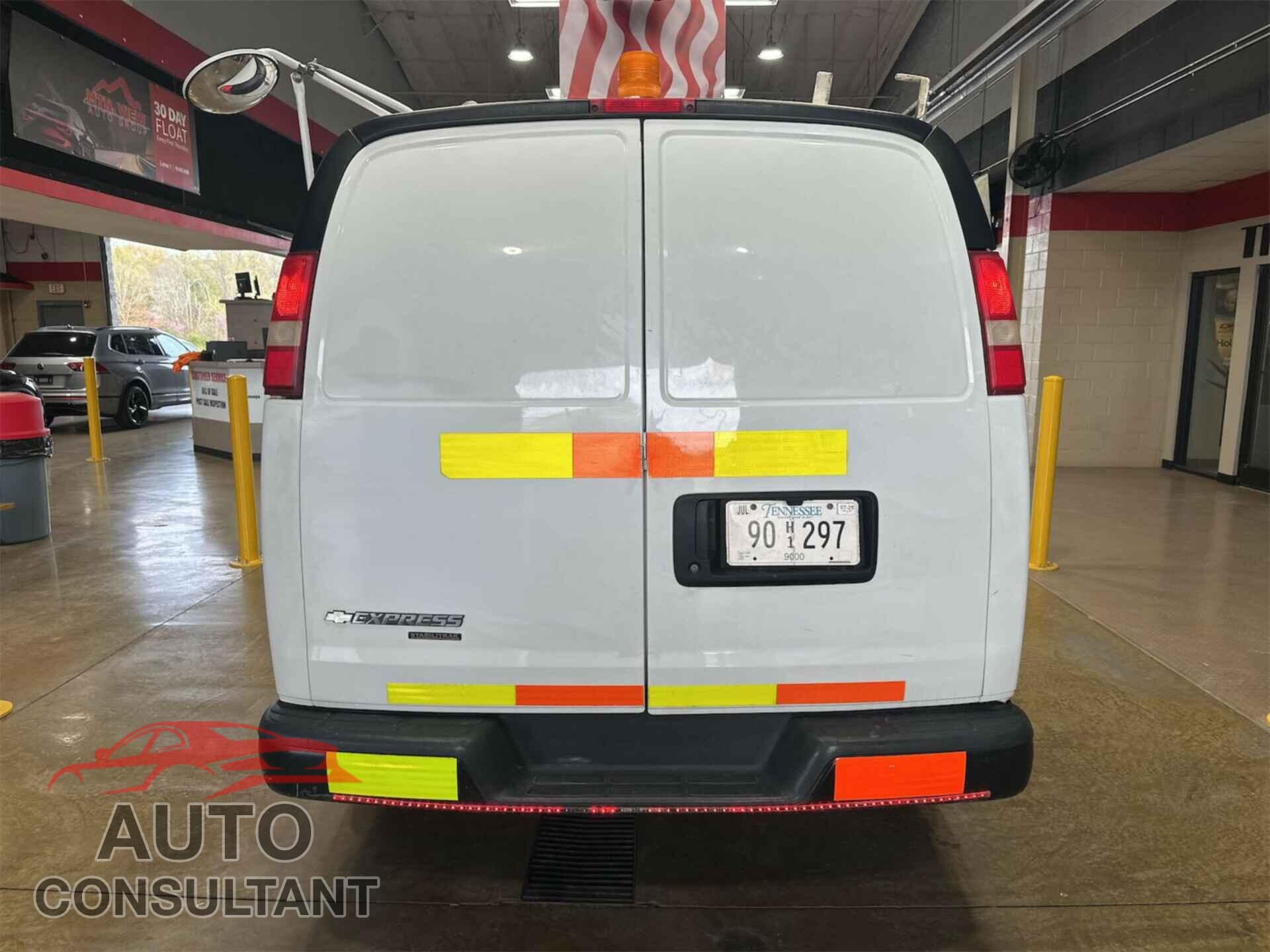 CHEVROLET EXPRESS G2500 2012 - 1GCWGFCA6C1176191