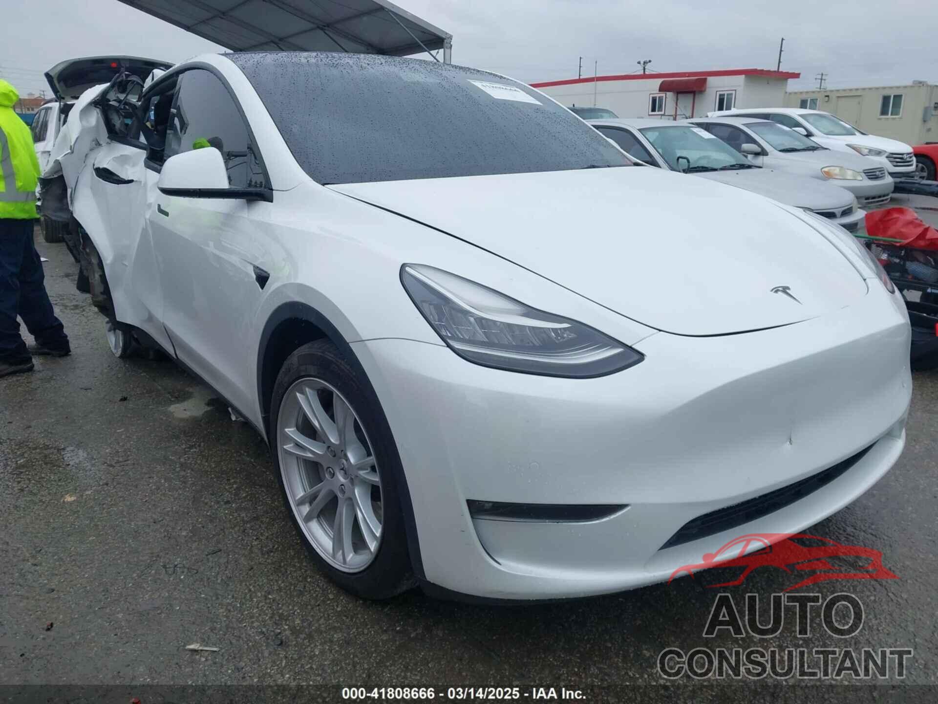 TESLA MODEL Y 2021 - 5YJYGAEE2MF260142