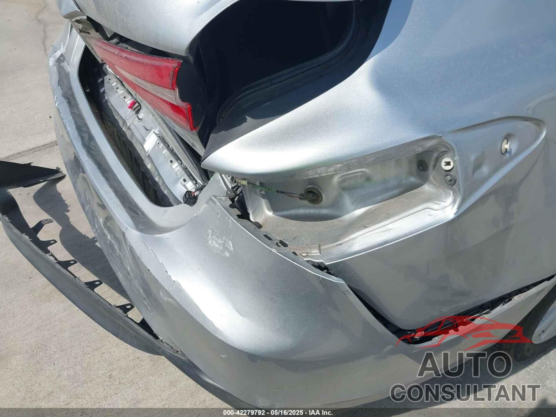 TOYOTA CAMRY 2018 - 4T1B11HK2JU150201