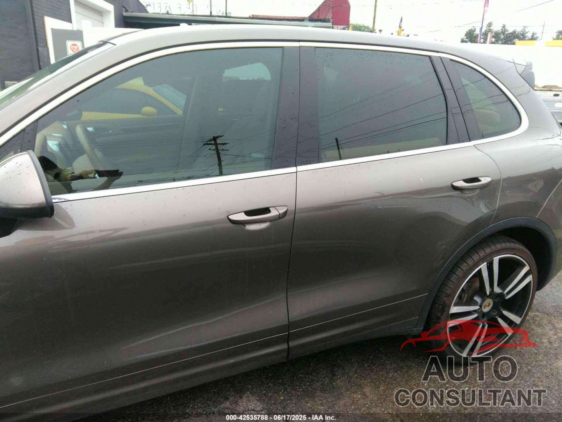 PORSCHE CAYENNE 2012 - WP1AA2A23CLA06583