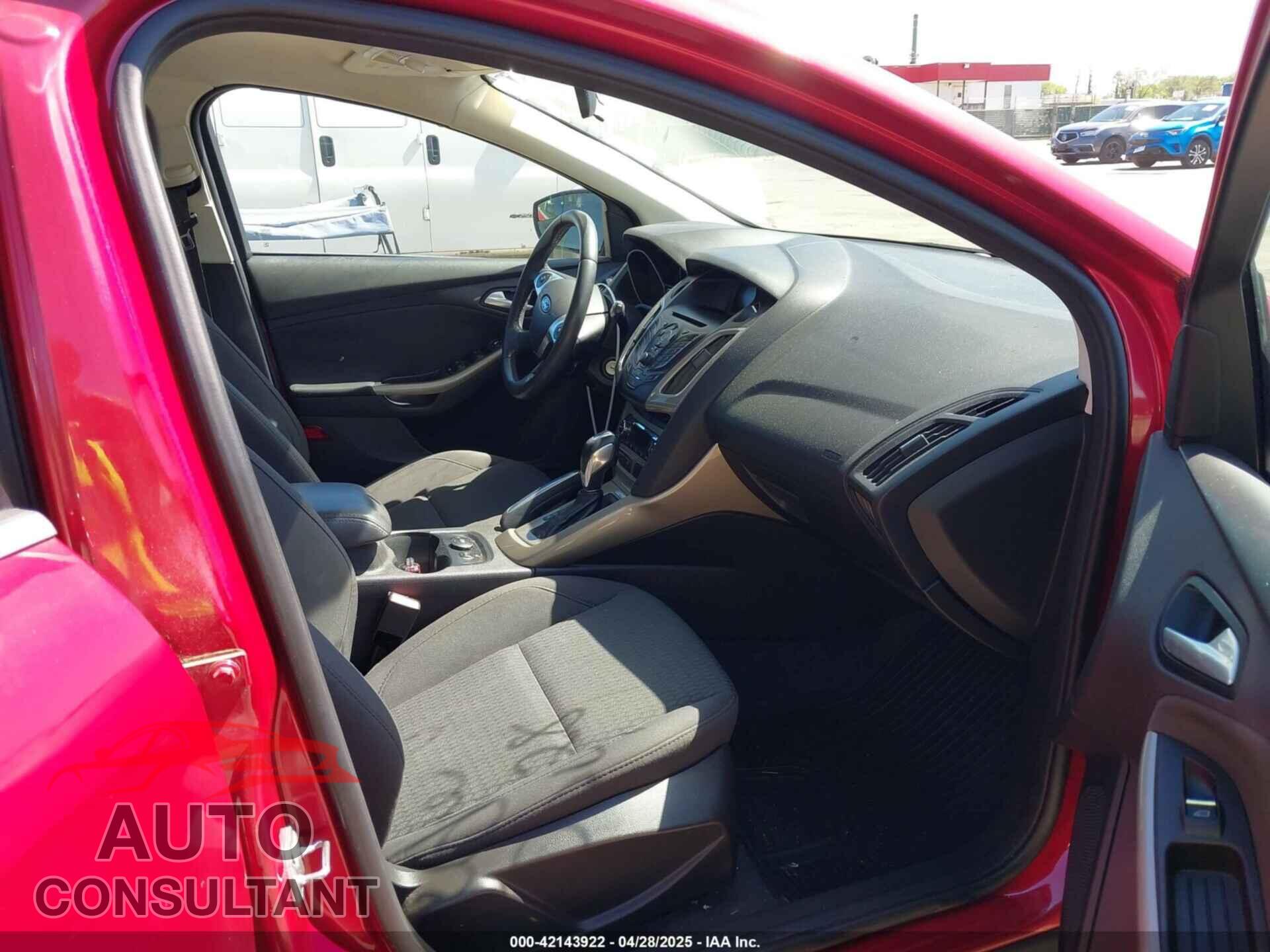 FORD FOCUS 2012 - 1FAHP3M22CL335913