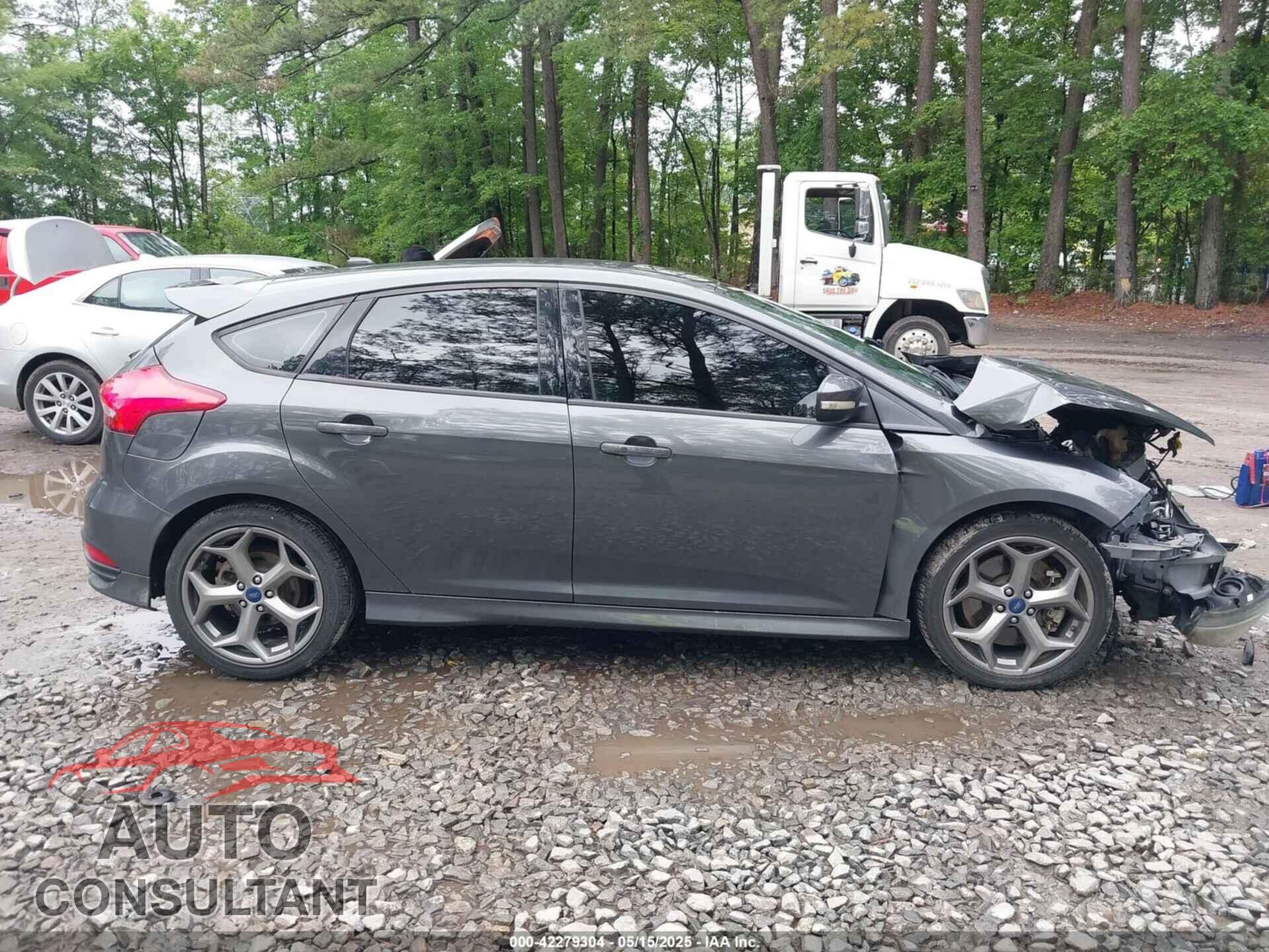 FORD FOCUS 2016 - 1FADP3L96GL376435