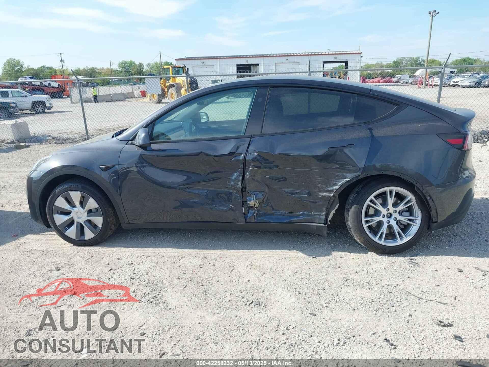TESLA MODEL Y 2024 - 7SAYGDEE2RF992489