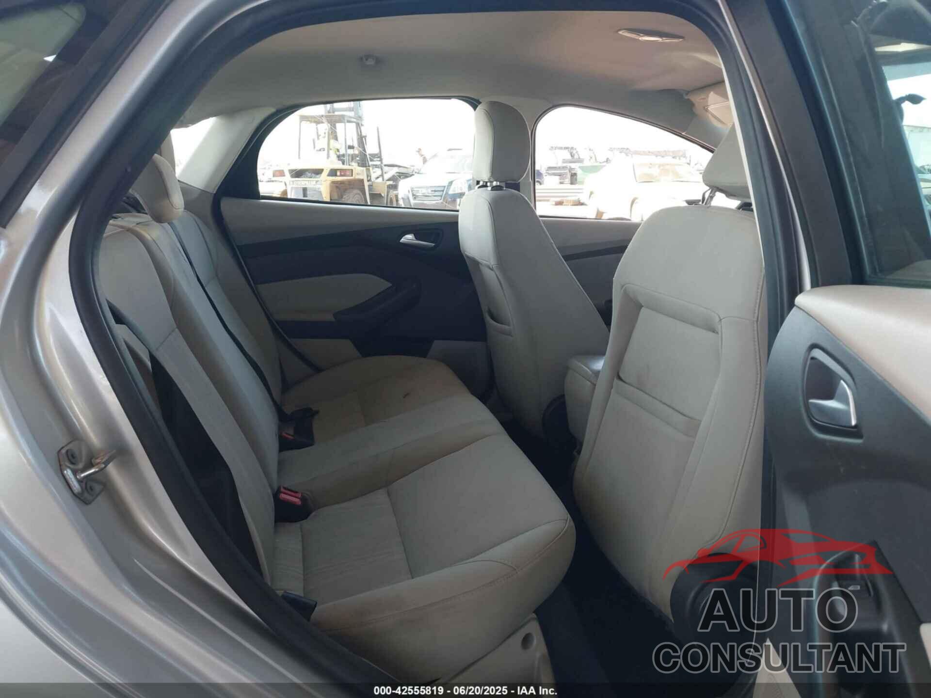FORD FOCUS 2016 - 1FADP3F23GL405839