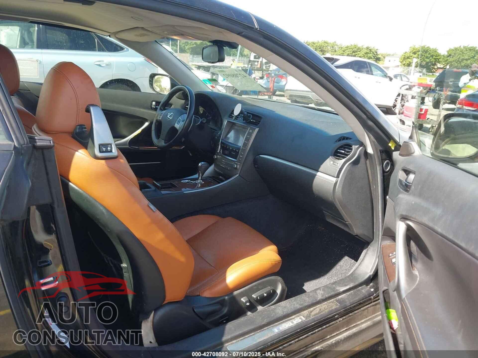 LEXUS IS 2014 - JTHFF2C25E2529424