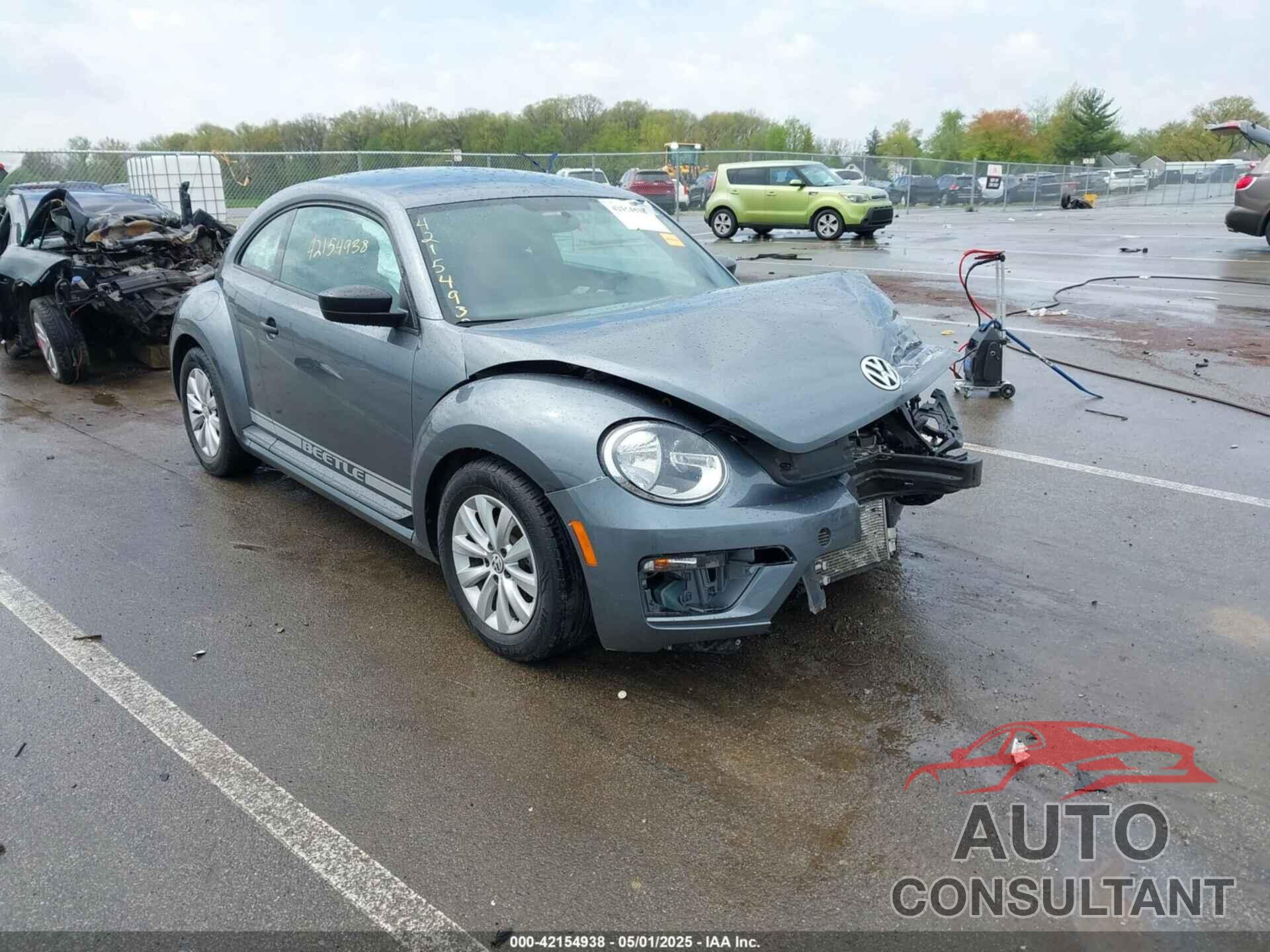 VOLKSWAGEN BEETLE 2018 - 3VWFD7AT1JM726428