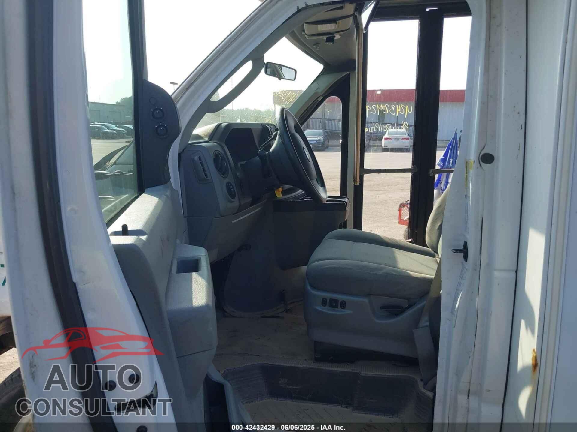 FORD E-450 CUTAWAY 2011 - 1FDFE4FS5BDB05216