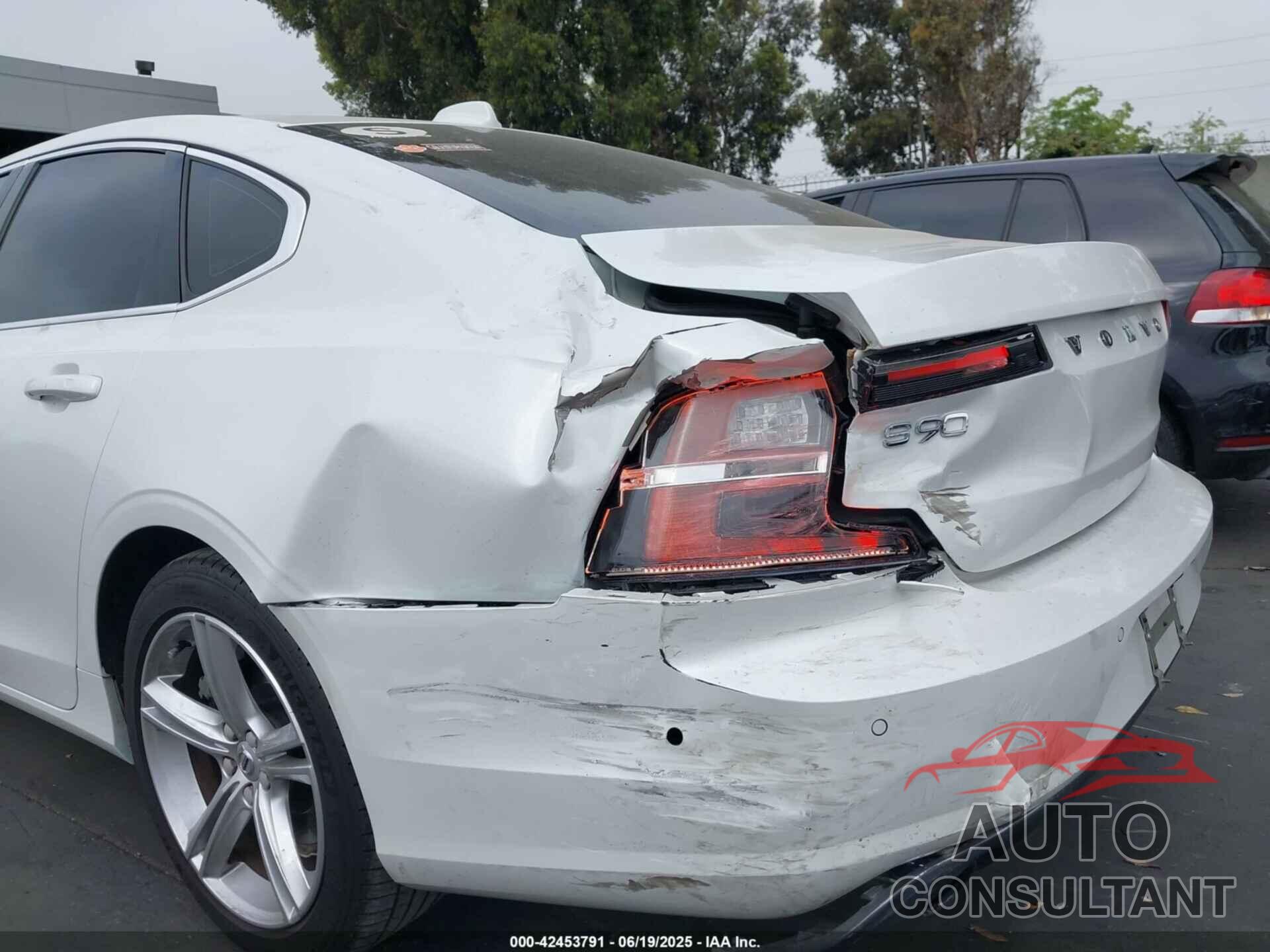 VOLVO S90 2017 - YV1102AK1H1017857