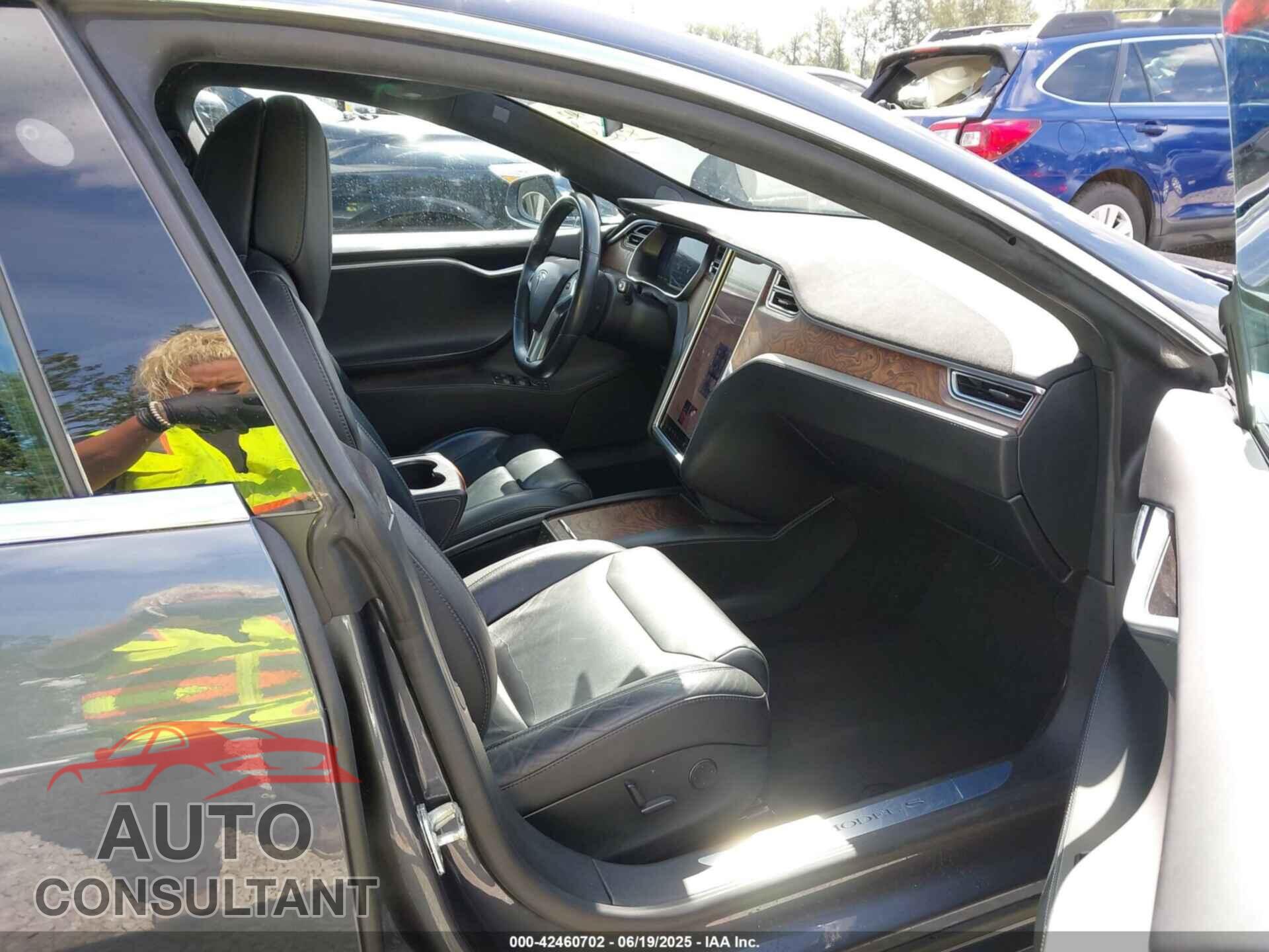 TESLA MODEL S 2017 - 5YJSA1E27HF202563