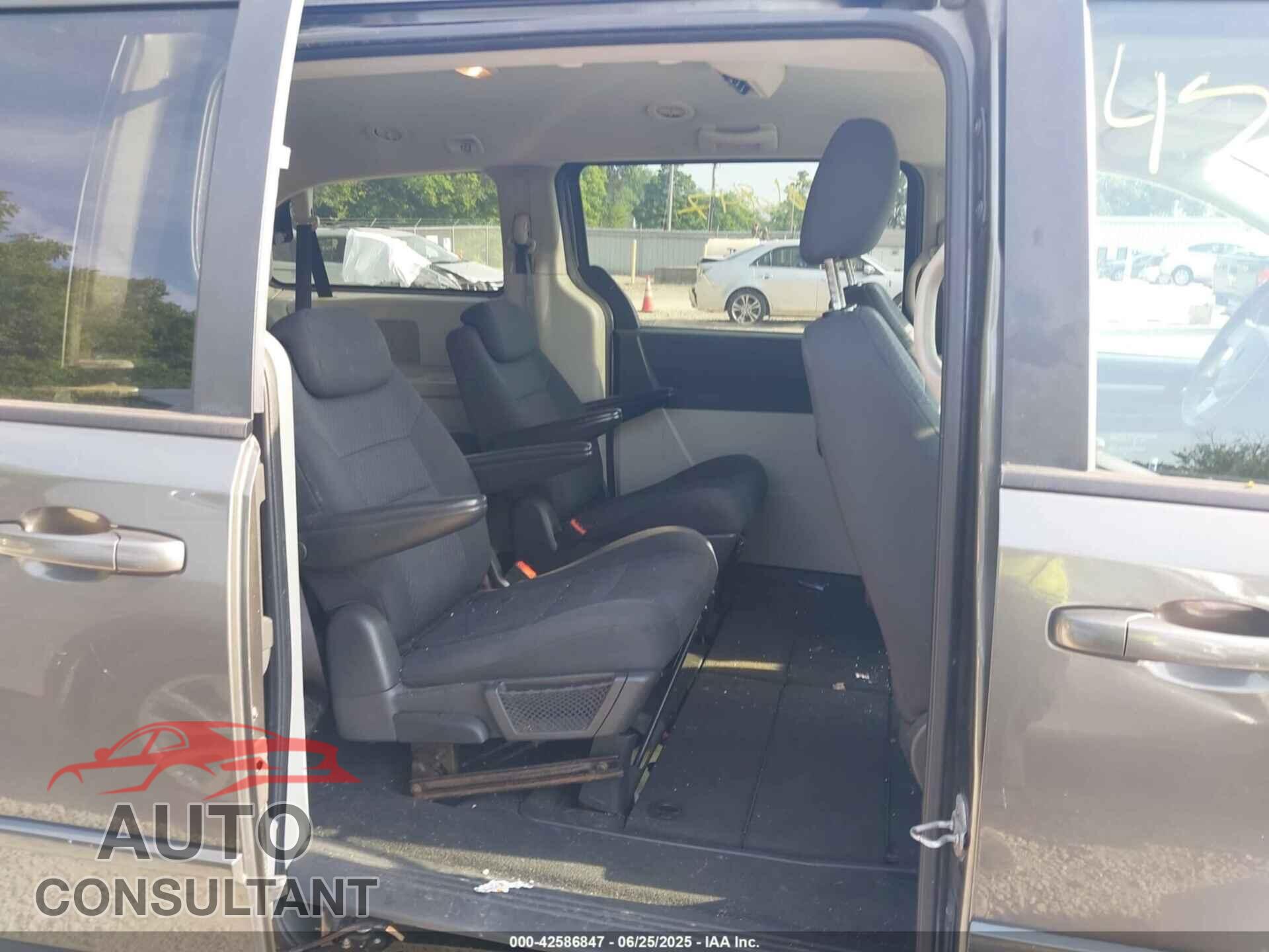 DODGE GRAND CARAVAN 2010 - 2D4RN4DE9AR254872