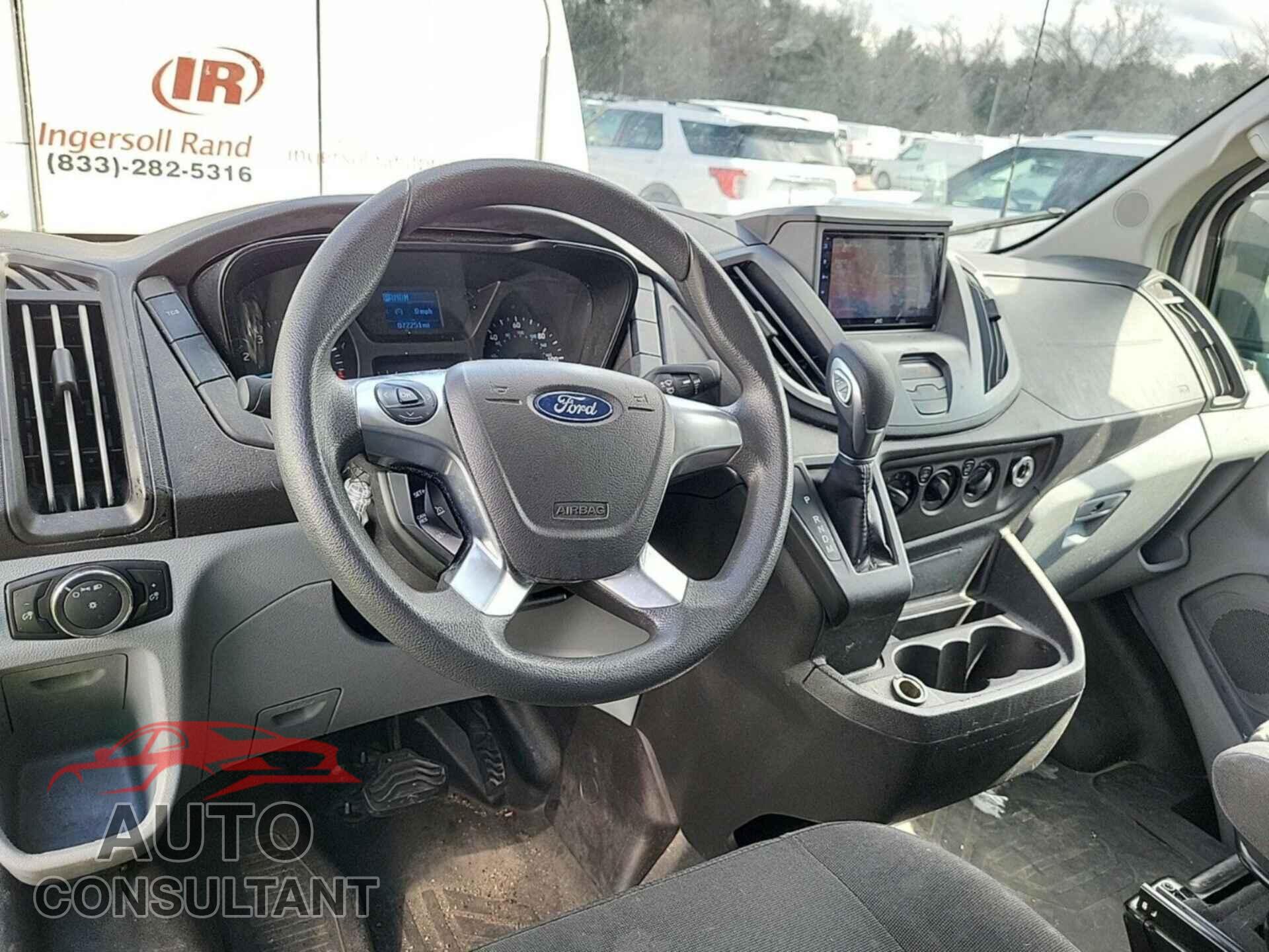 FORD TRANSIT 2019 - 1FTYR1YM2KKB51144