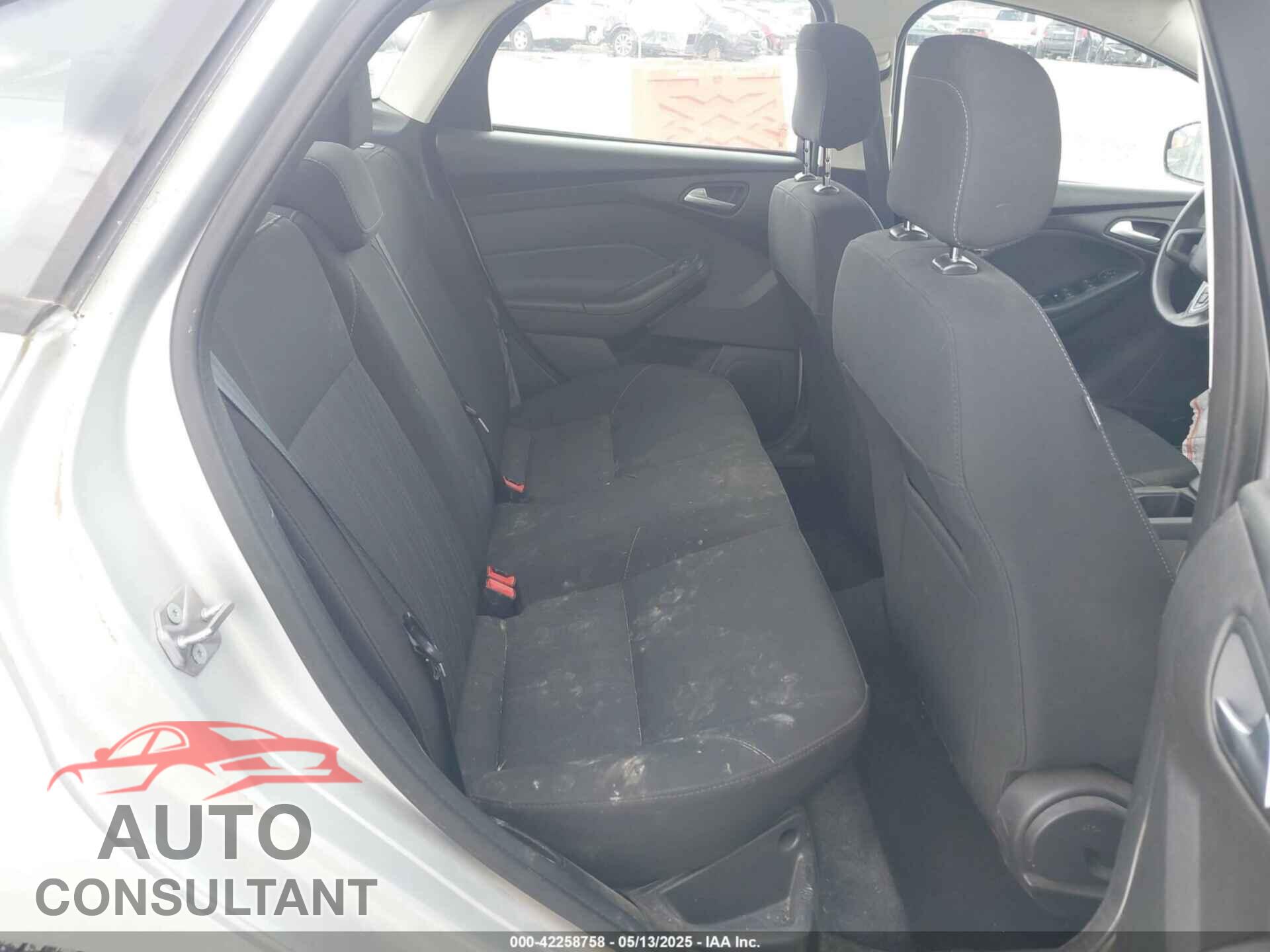 FORD FOCUS 2018 - 1FADP3FE2JL301795