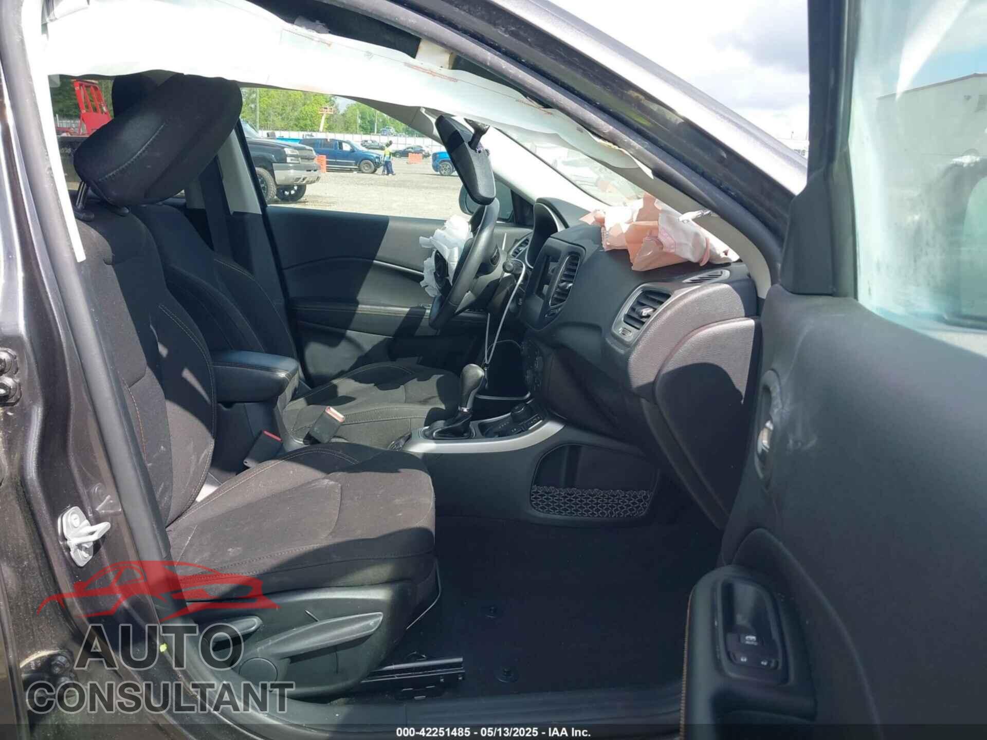 JEEP COMPASS 2020 - 3C4NJDAB0LT149235
