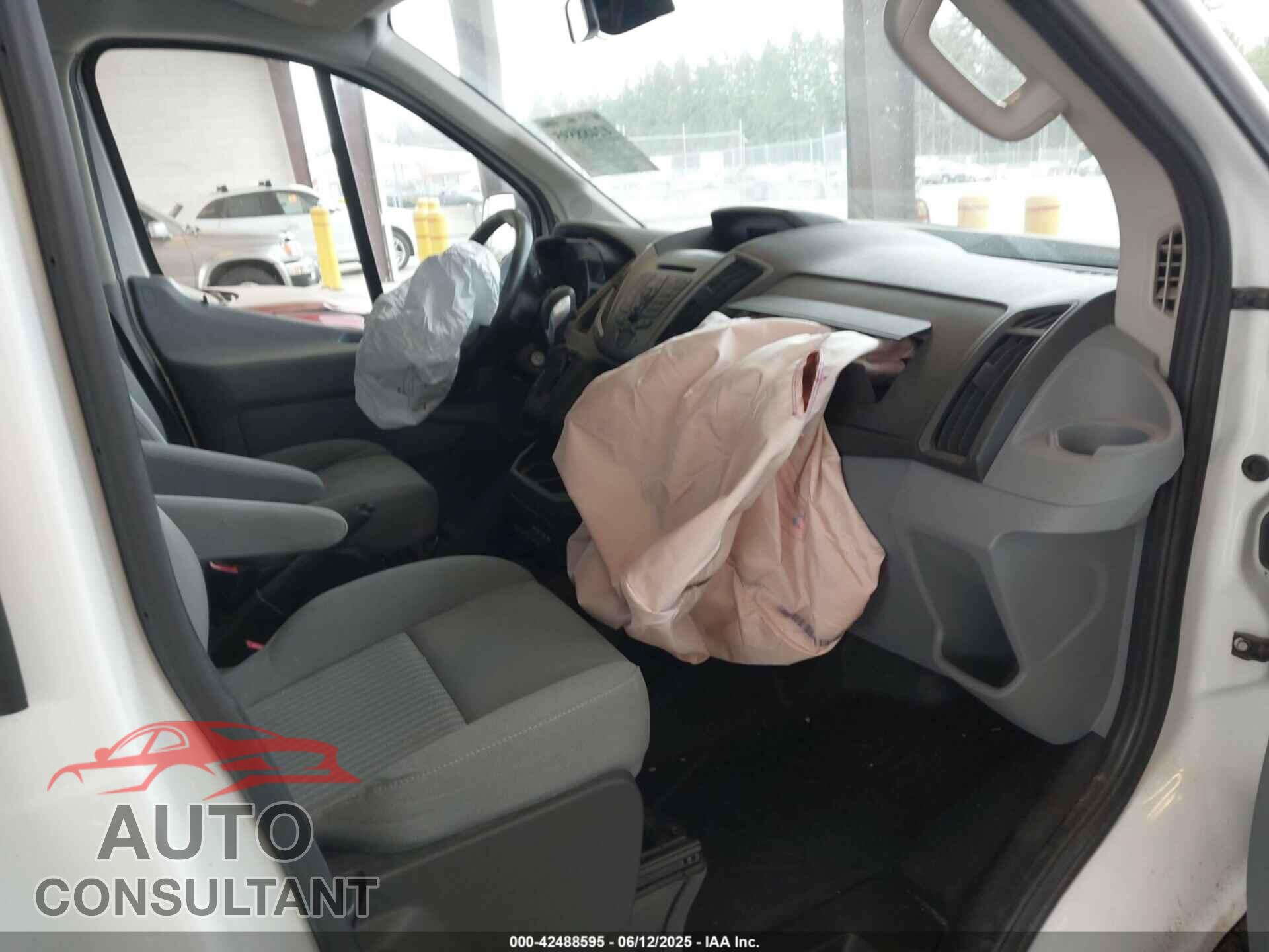 FORD TRANSIT-150 2015 - 1FTNE1YM3FKB29769