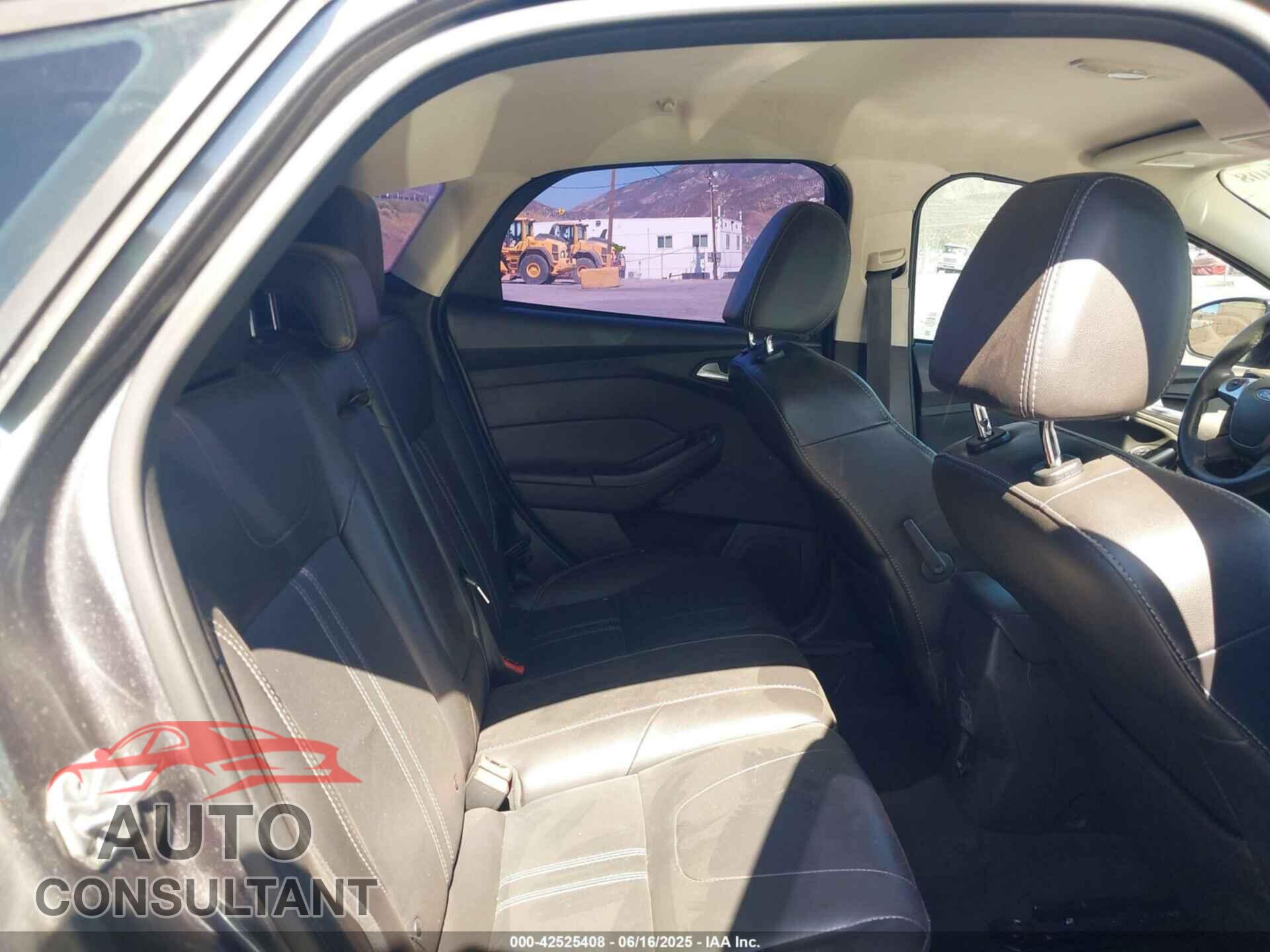 FORD FOCUS 2014 - 1FADP3K2XEL363365