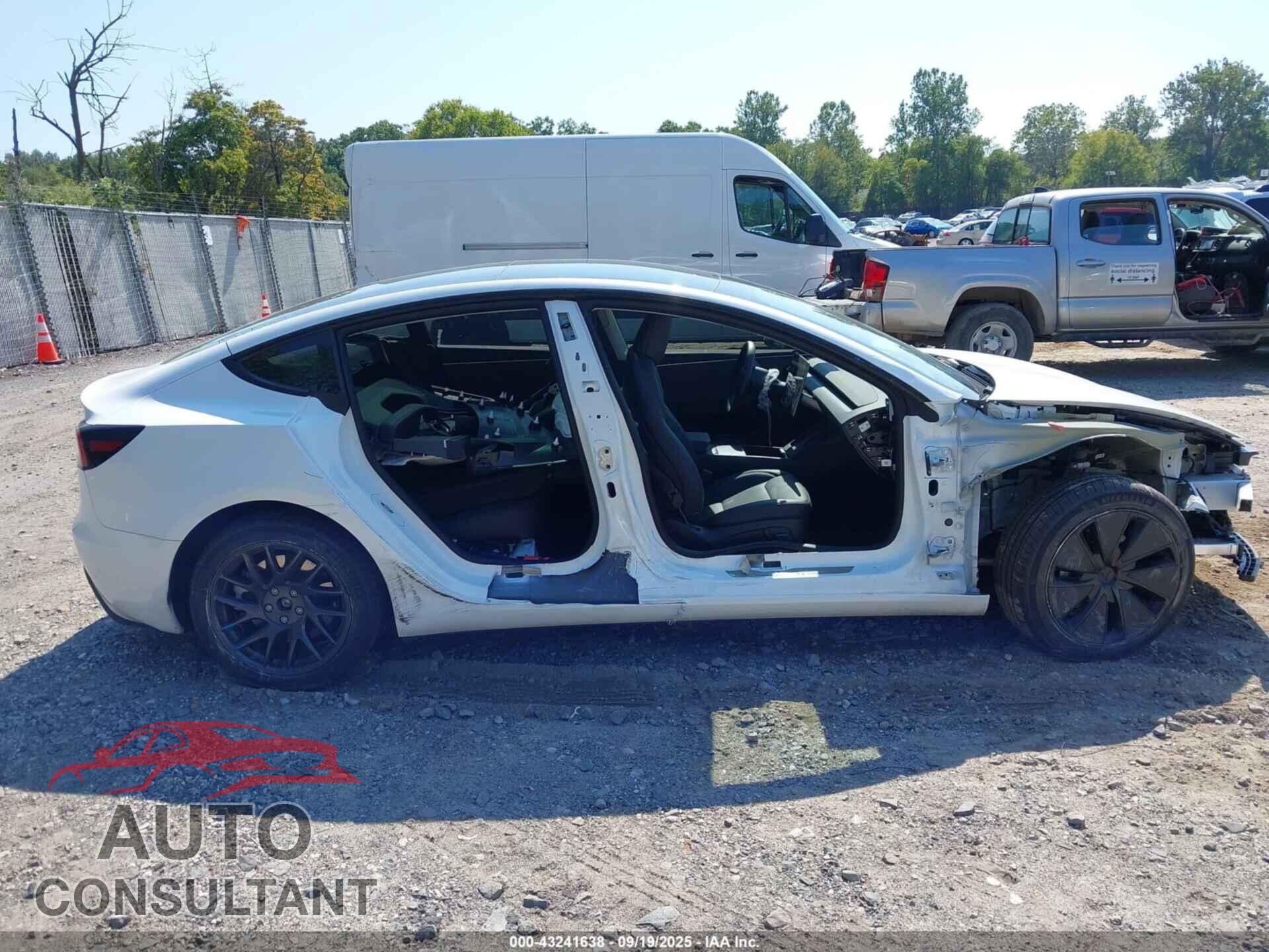 TESLA MODEL 3 2025 - 5YJ3E1EA6SF892829