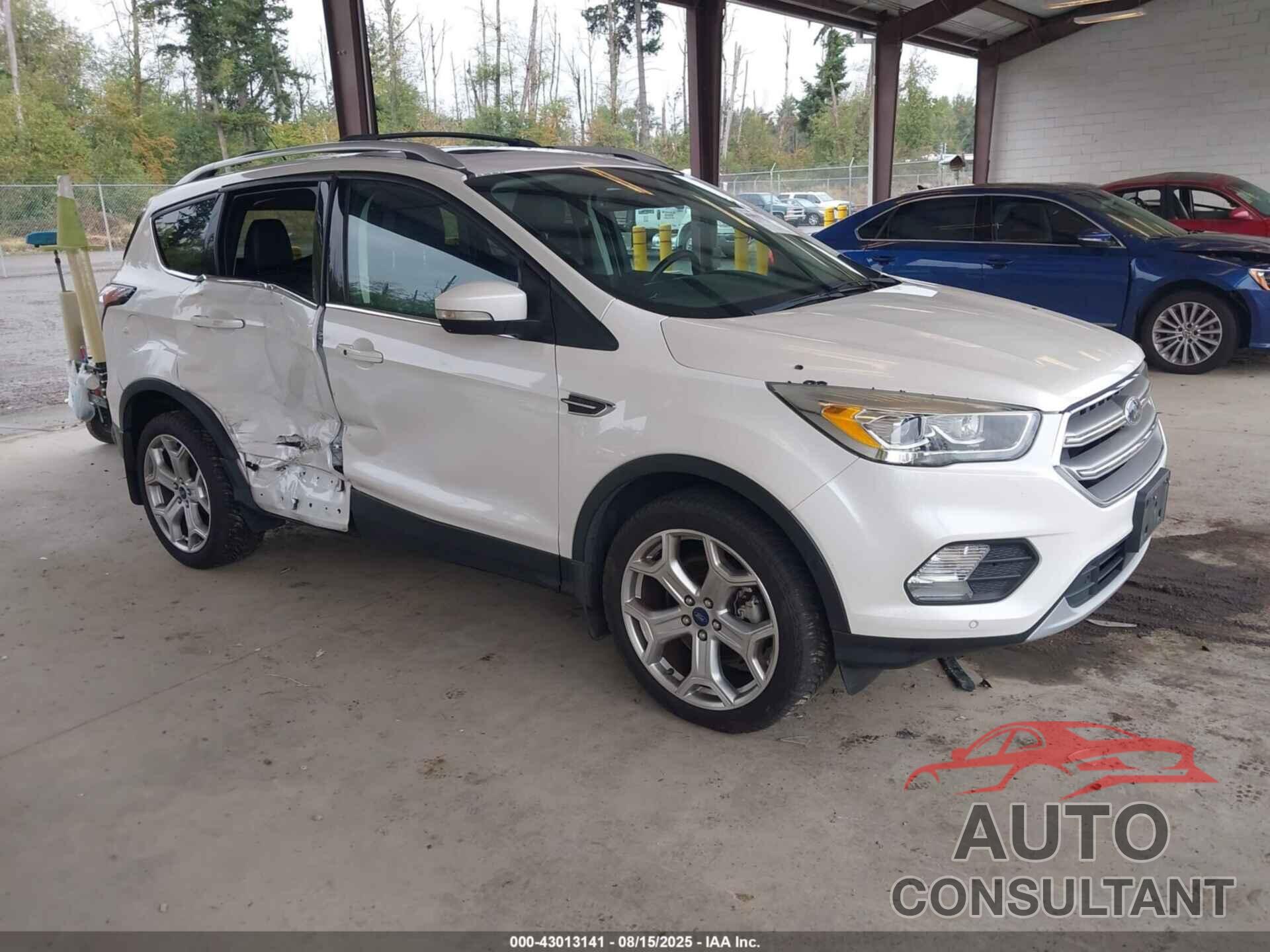 FORD ESCAPE 2017 - 1FMCU9J97HUC80986