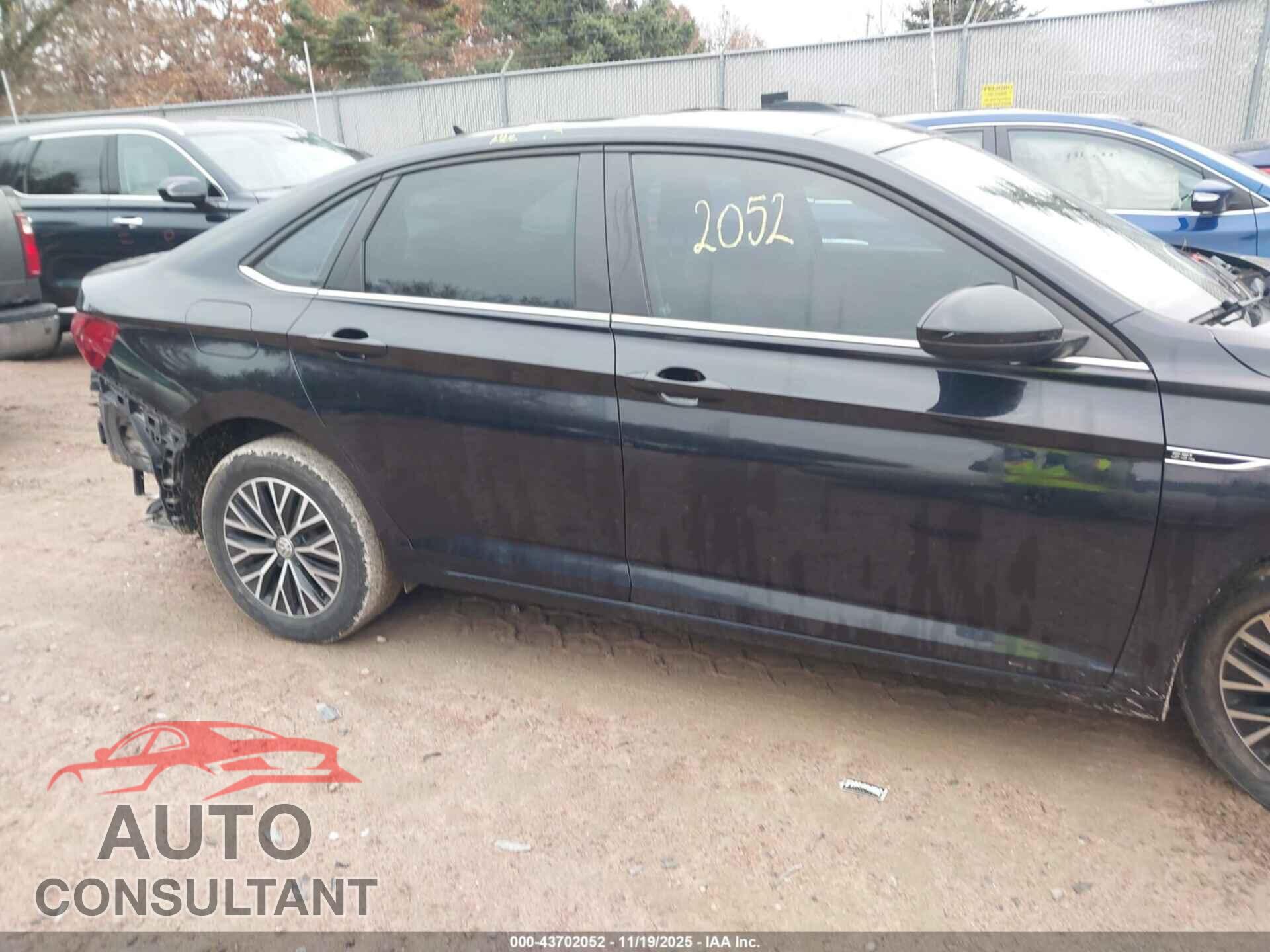 VOLKSWAGEN JETTA 2019 - 3VWEB7BU7KM241060