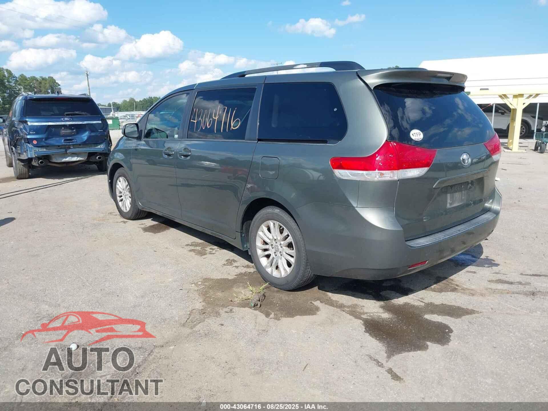 TOYOTA SIENNA 2013 - 5TDYK3DC8DS298545