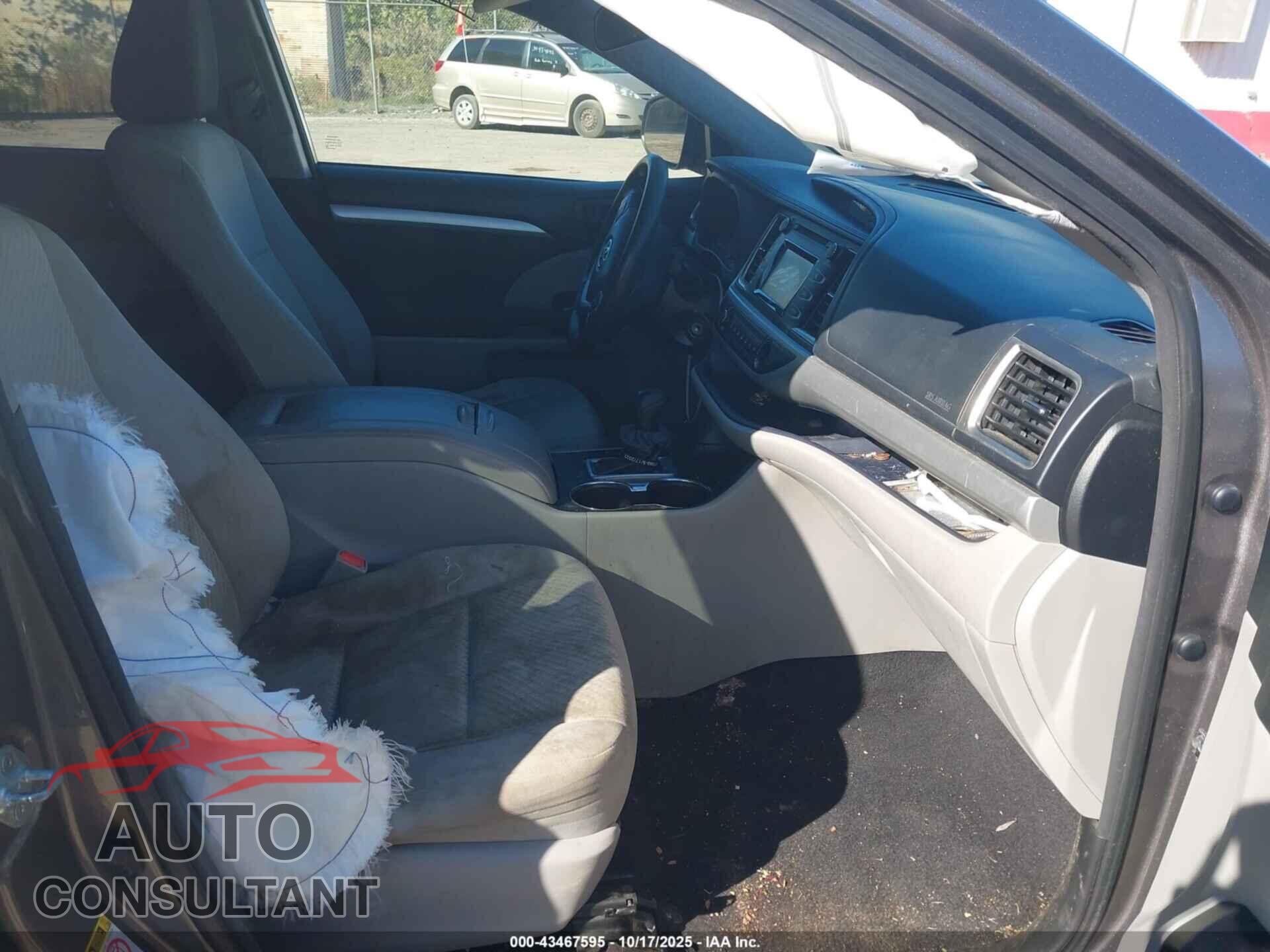 TOYOTA HIGHLANDER 2018 - 5TDBZRFH3JS498564