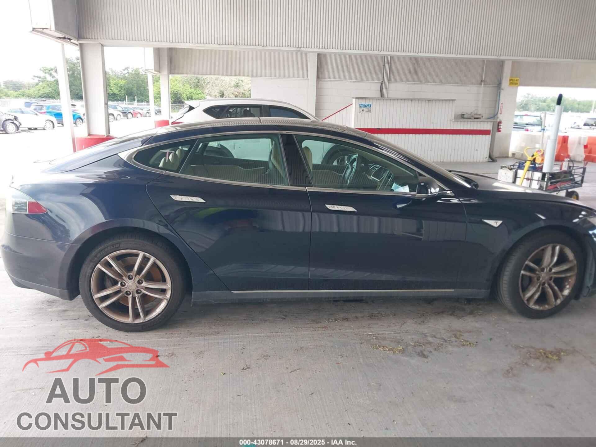 TESLA MODEL S 2013 - 5YJSA1AC8DFP10114