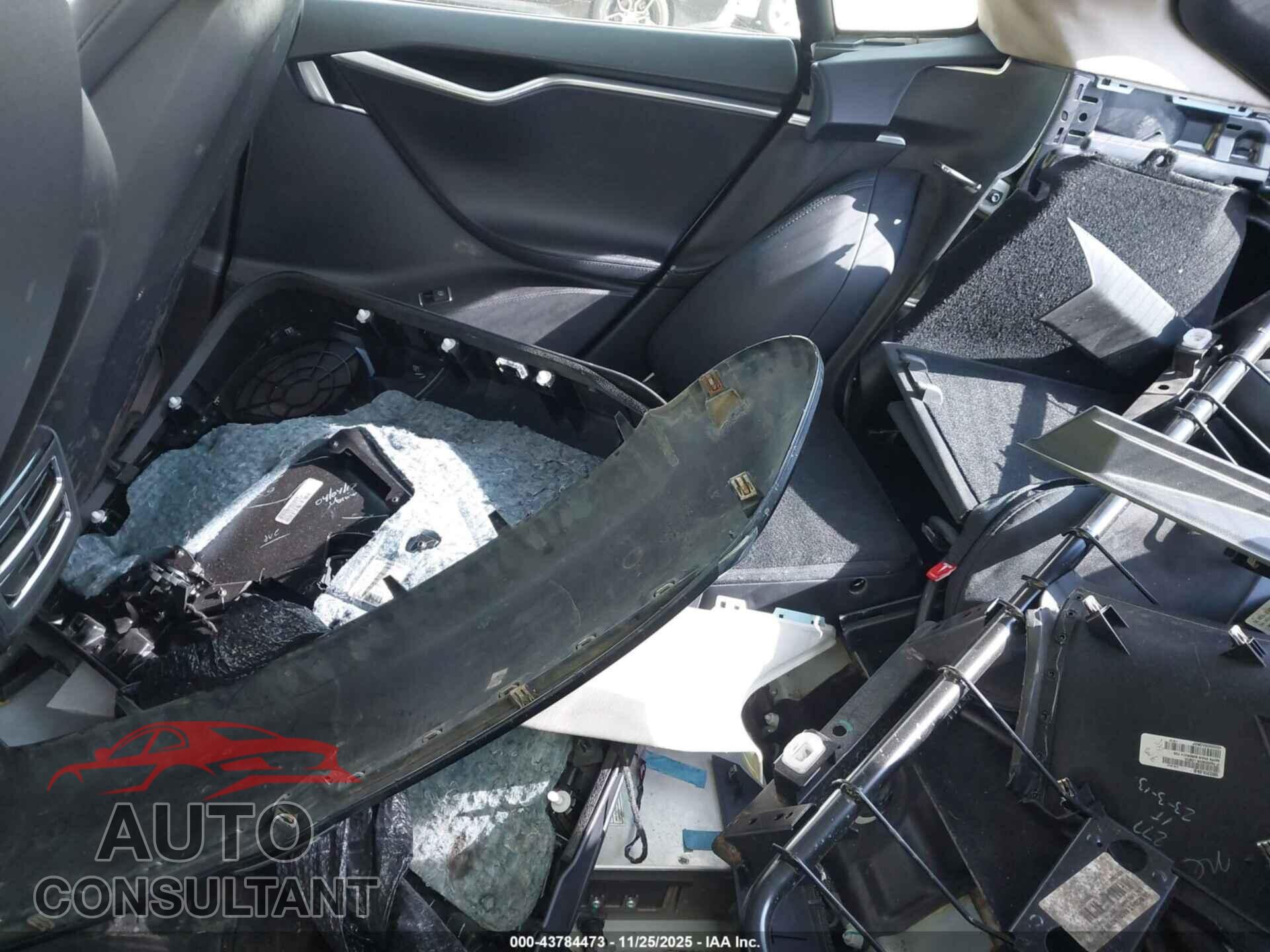 TESLA MODEL S 2013 - 5YJSA1AC1DFP10200