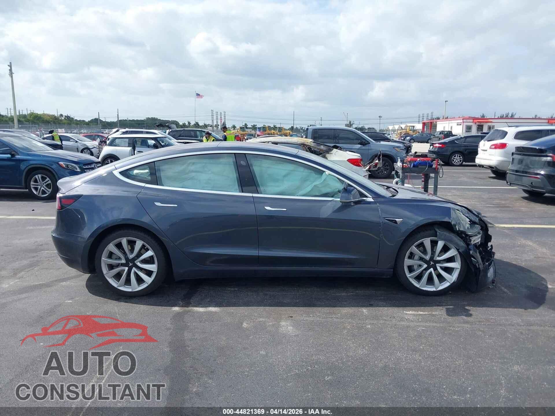 TESLA MODEL 3 2018 - 5YJ3E1EA9JF009501