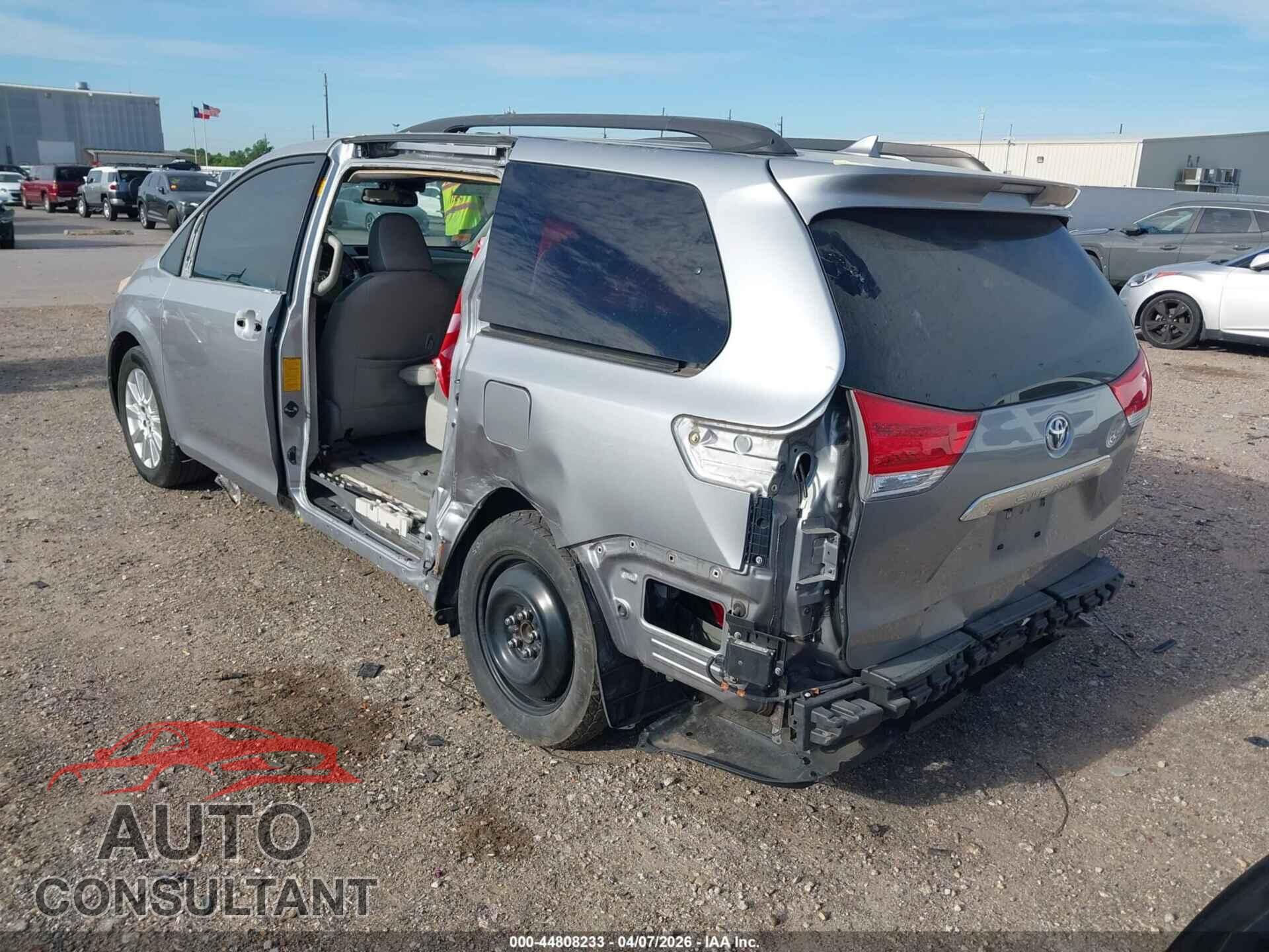 TOYOTA SIENNA 2013 - 5TDYK3DC8DS313450