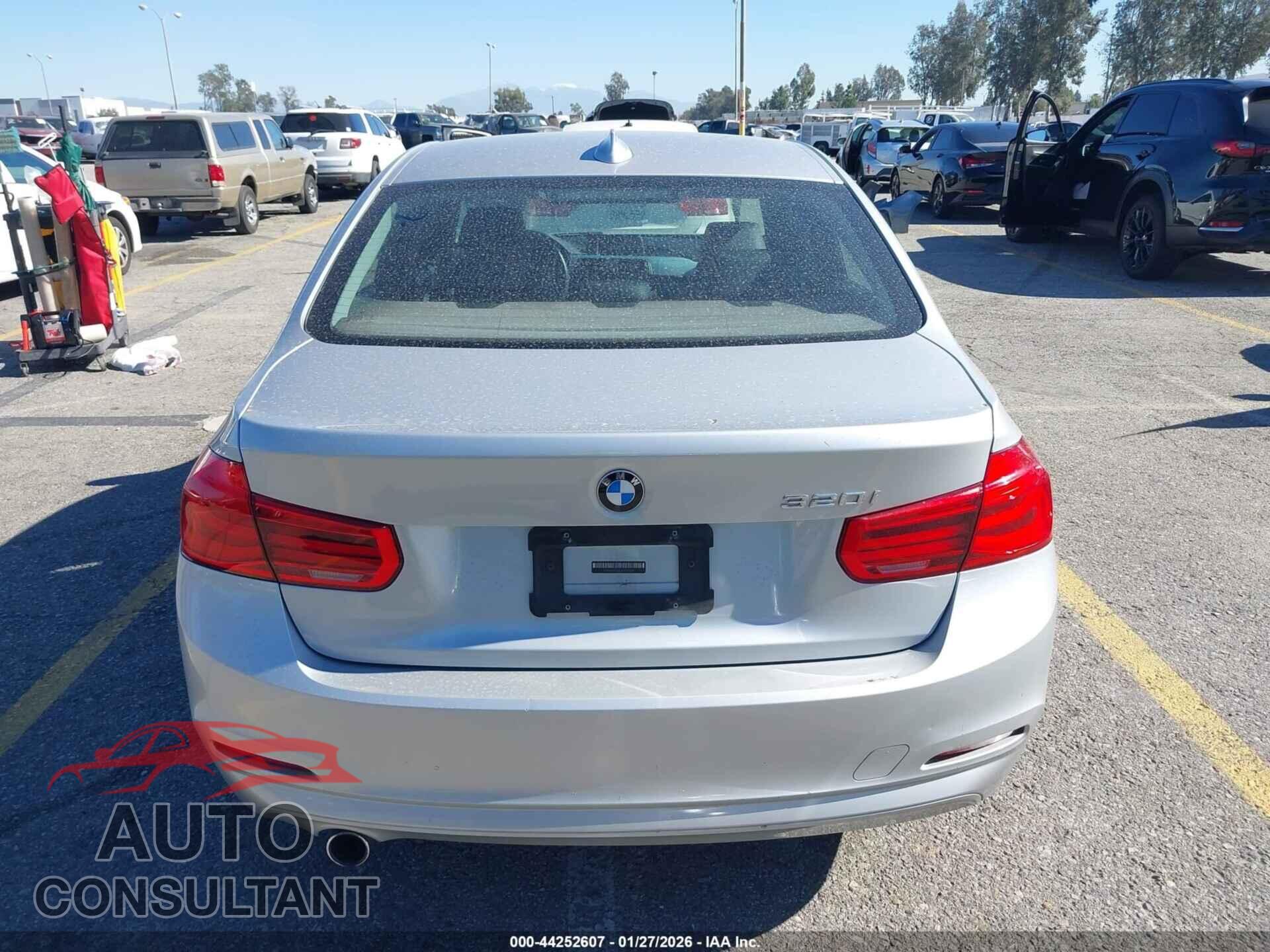 BMW 320I 2016 - WBA8E1G53GNU10328