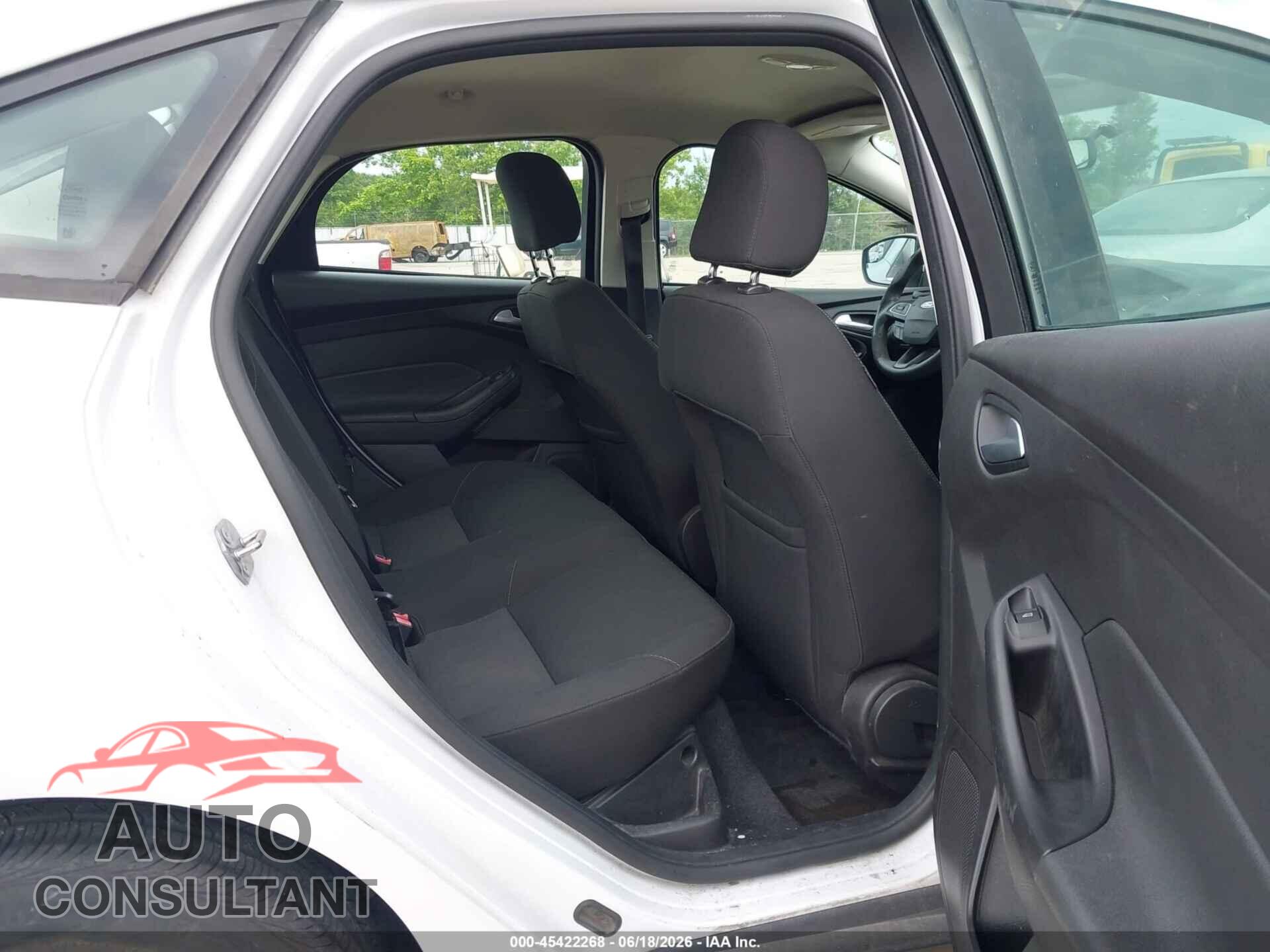 FORD FOCUS 2015 - 1FADP3F23FL250059