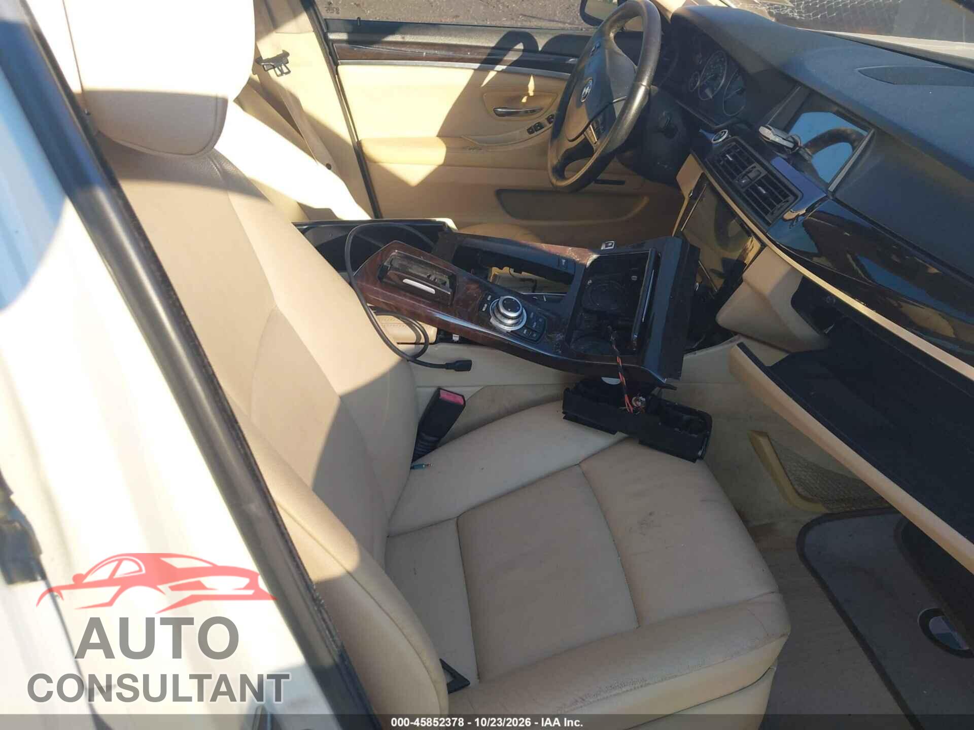 BMW 528I 2011 - WBAFR1C52BC744436