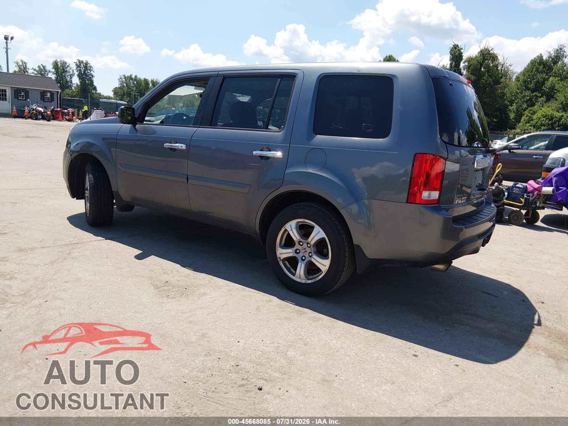 HONDA PILOT 2013 - 5FNYF4H47DB015232