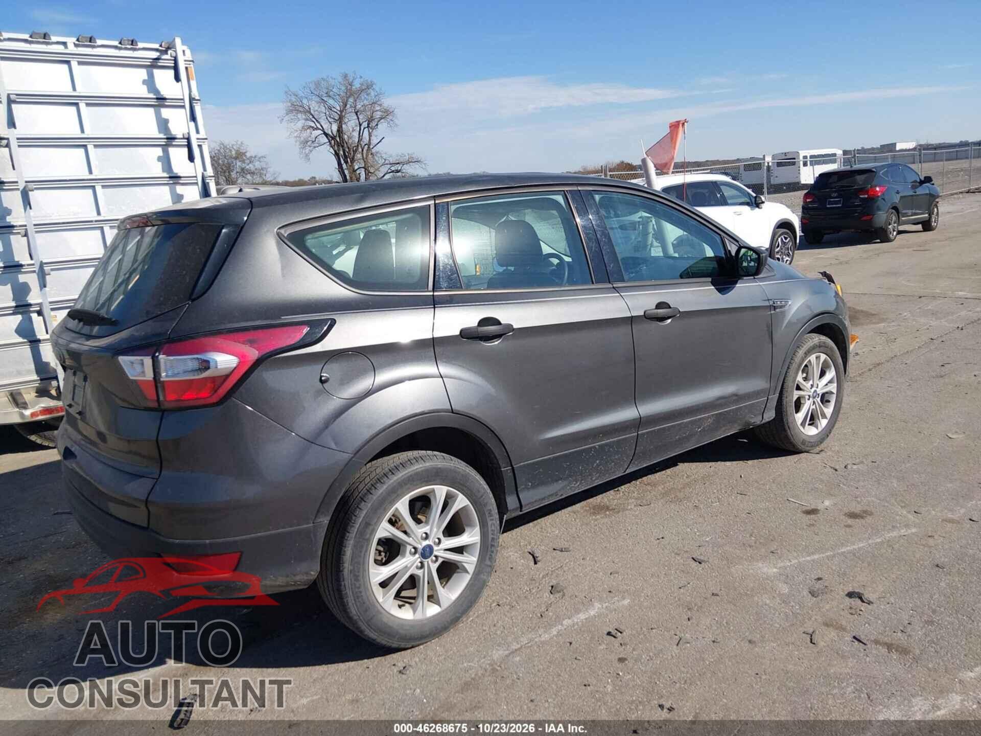 FORD ESCAPE 2017 - 1FMCU0F77HUC34366