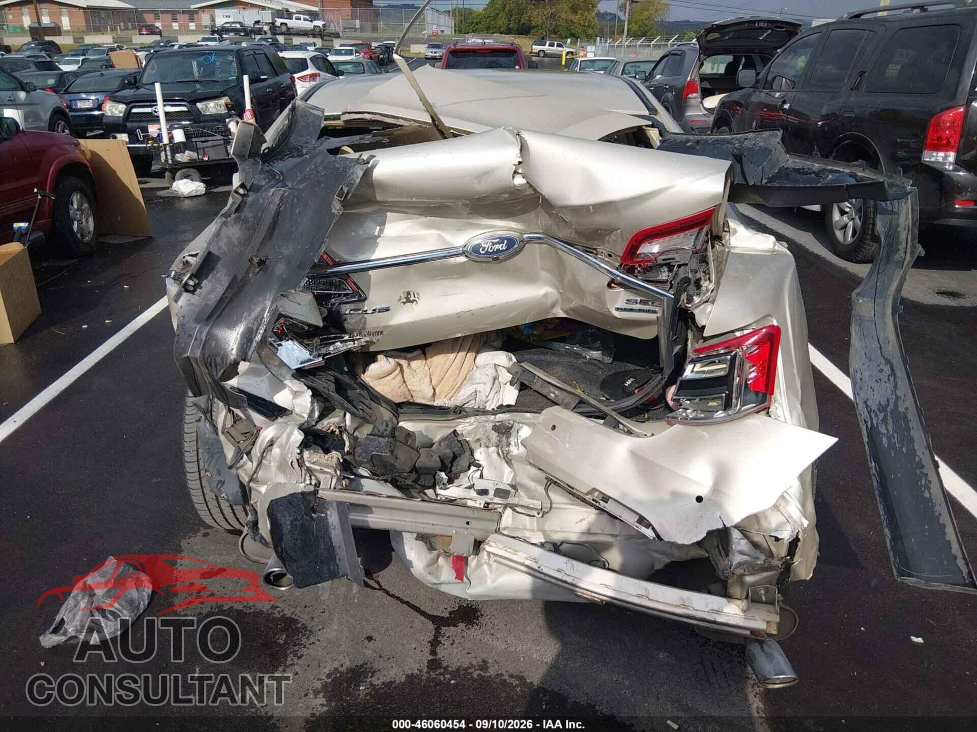 FORD TAURUS 2017 - 1FAHP2E81HG105180
