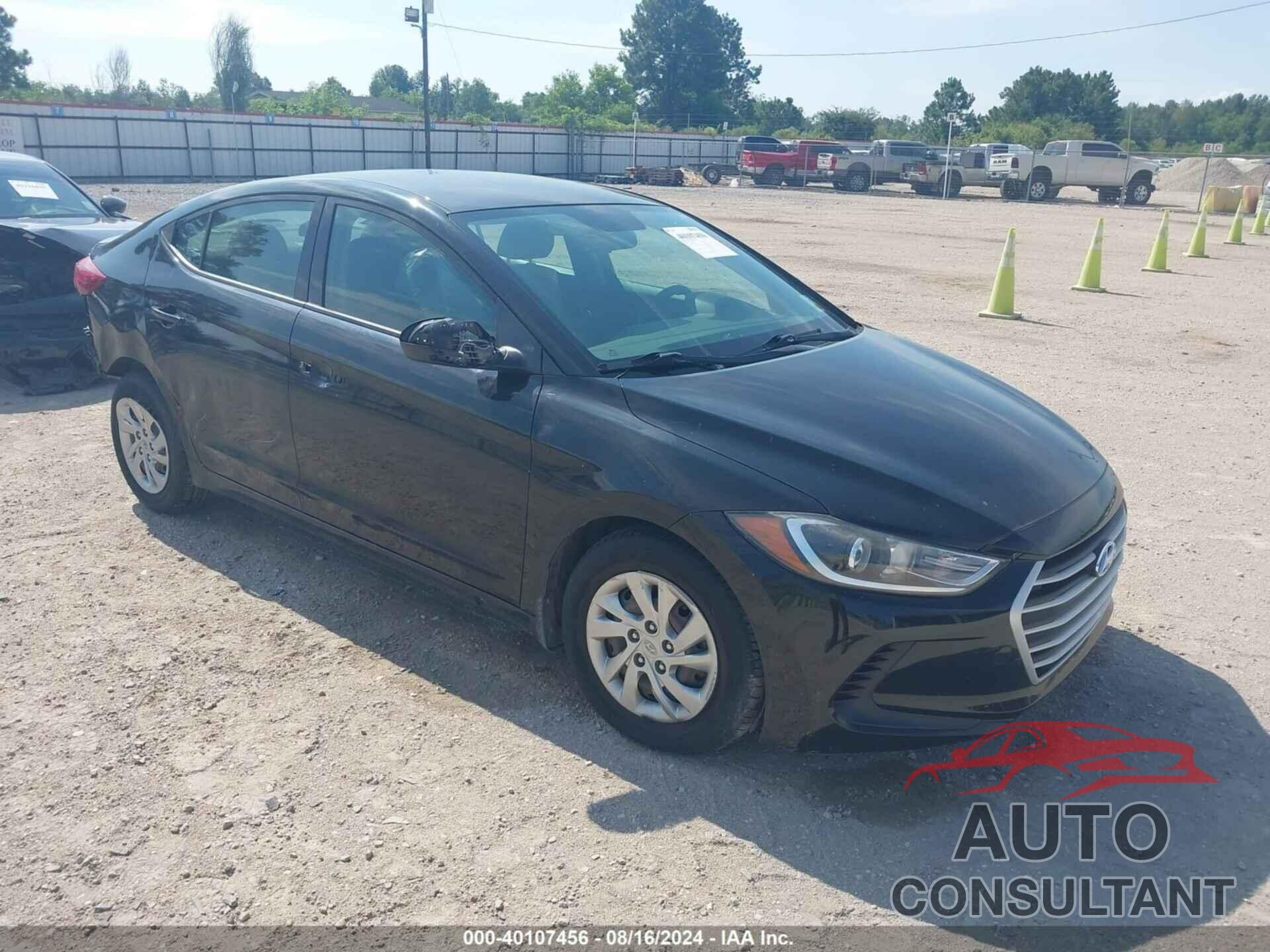 HYUNDAI ELANTRA 2018 - KMHD74LF3JU588941