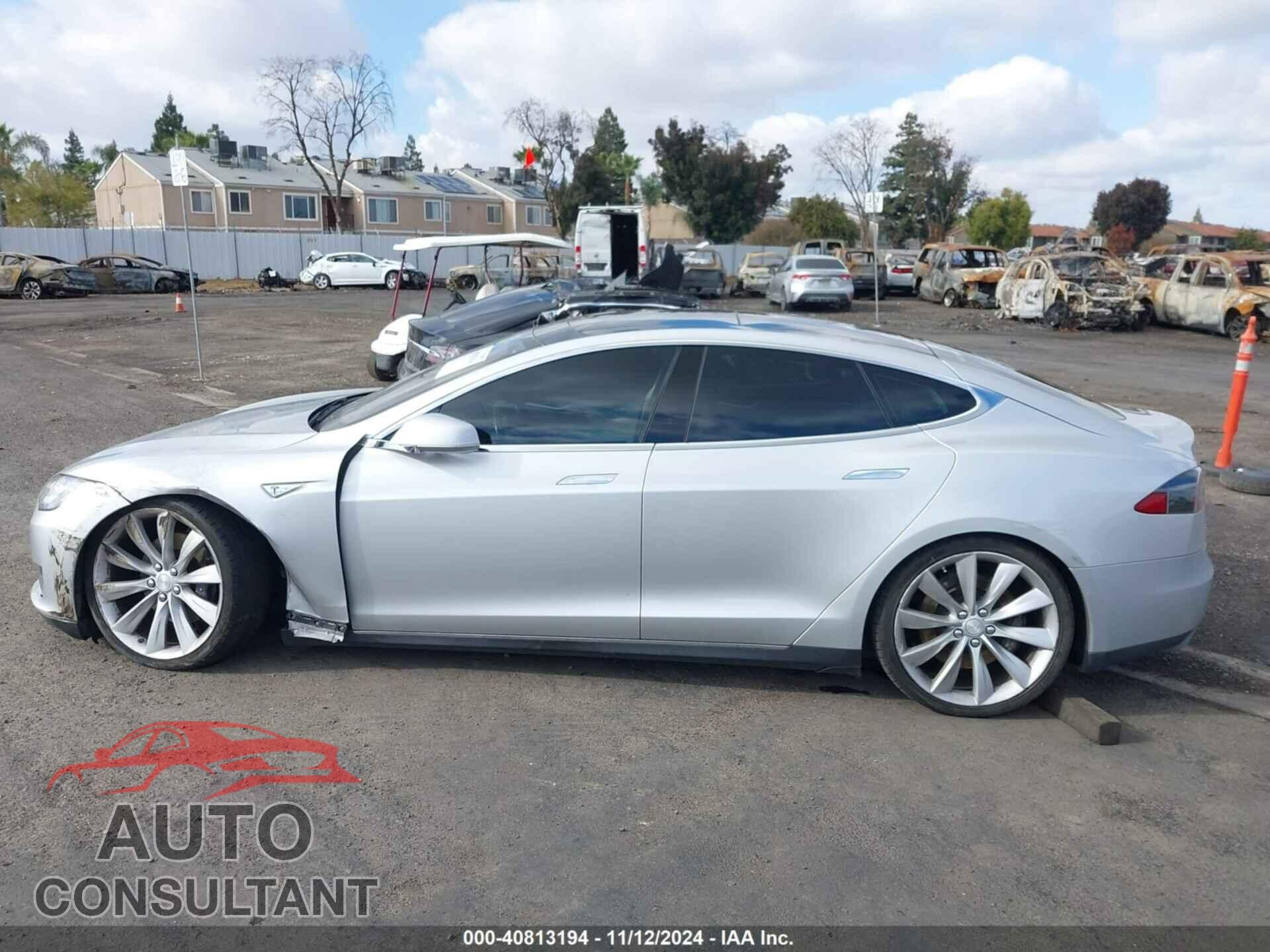 TESLA MODEL S 2013 - 5YJSA1CN9DFP28152