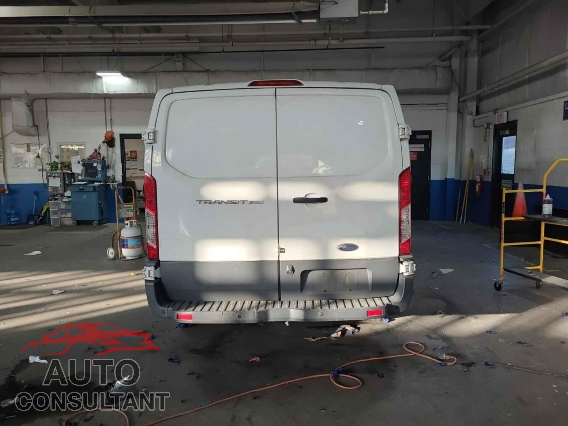 FORD TRANSIT-250 2017 - 1FTYR1YM0HKB36425
