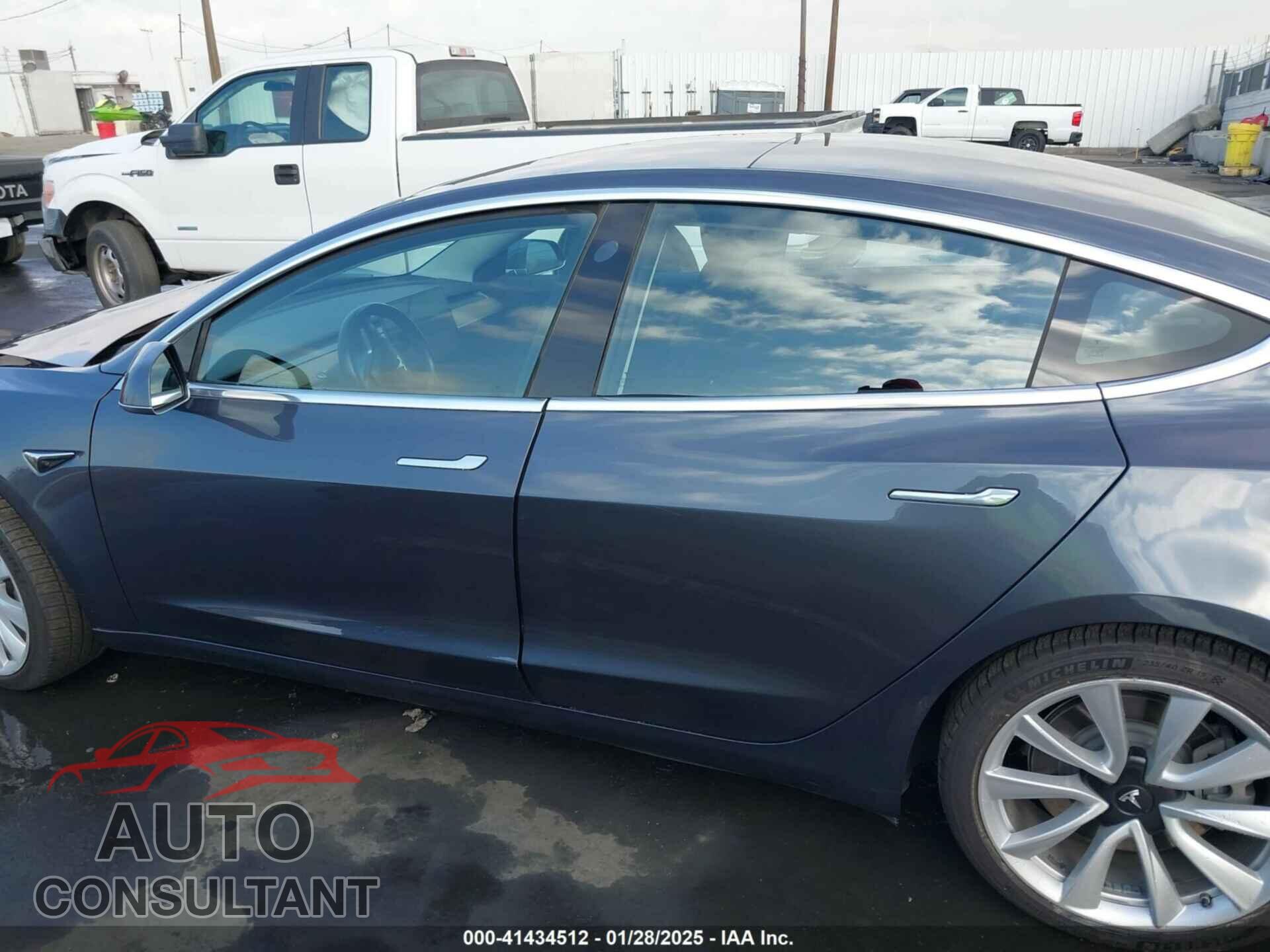 TESLA MODEL 3 2018 - 5YJ3E1EA0JF047358