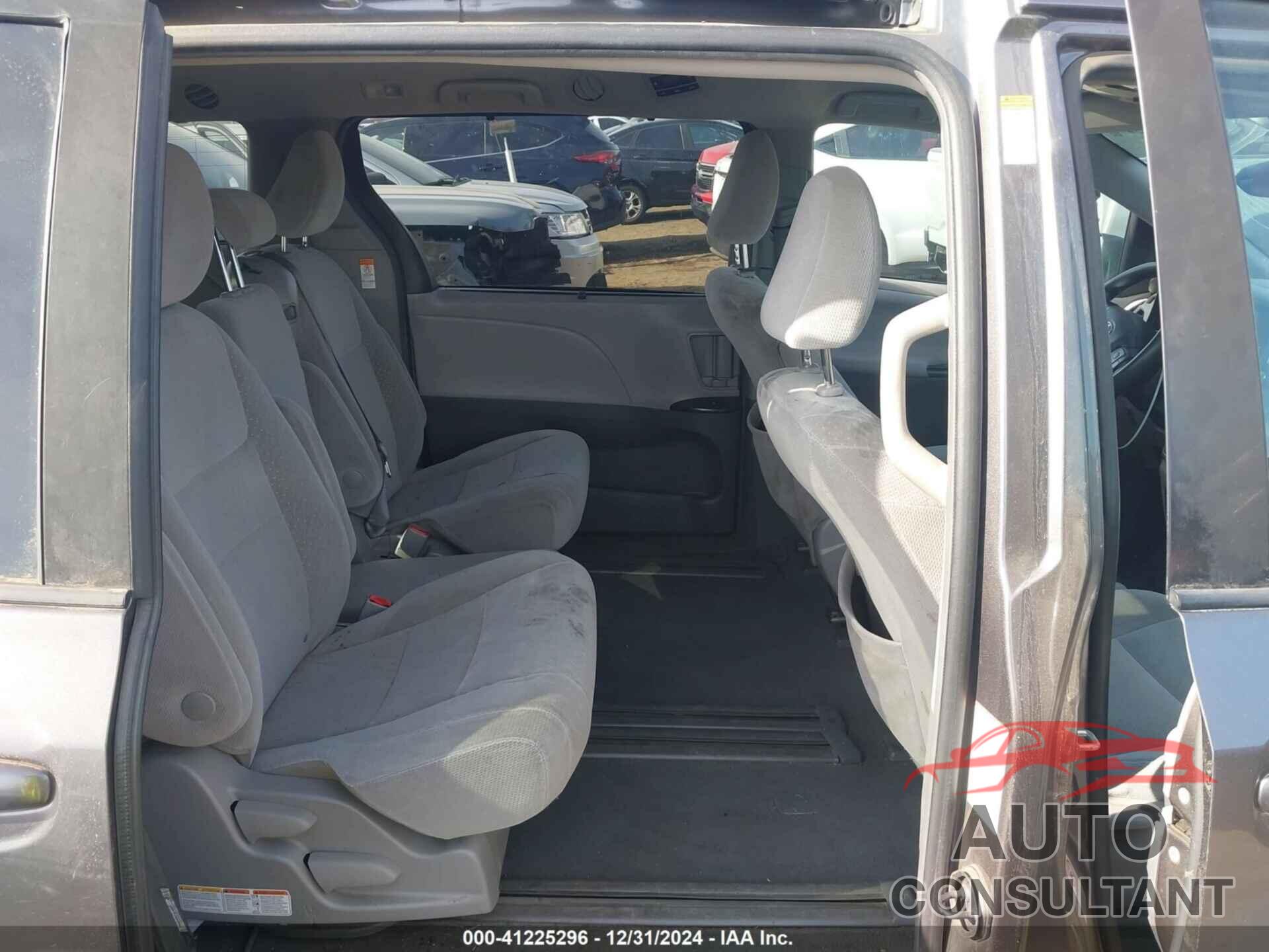 TOYOTA SIENNA 2019 - 5TDKZ3DC4KS987948