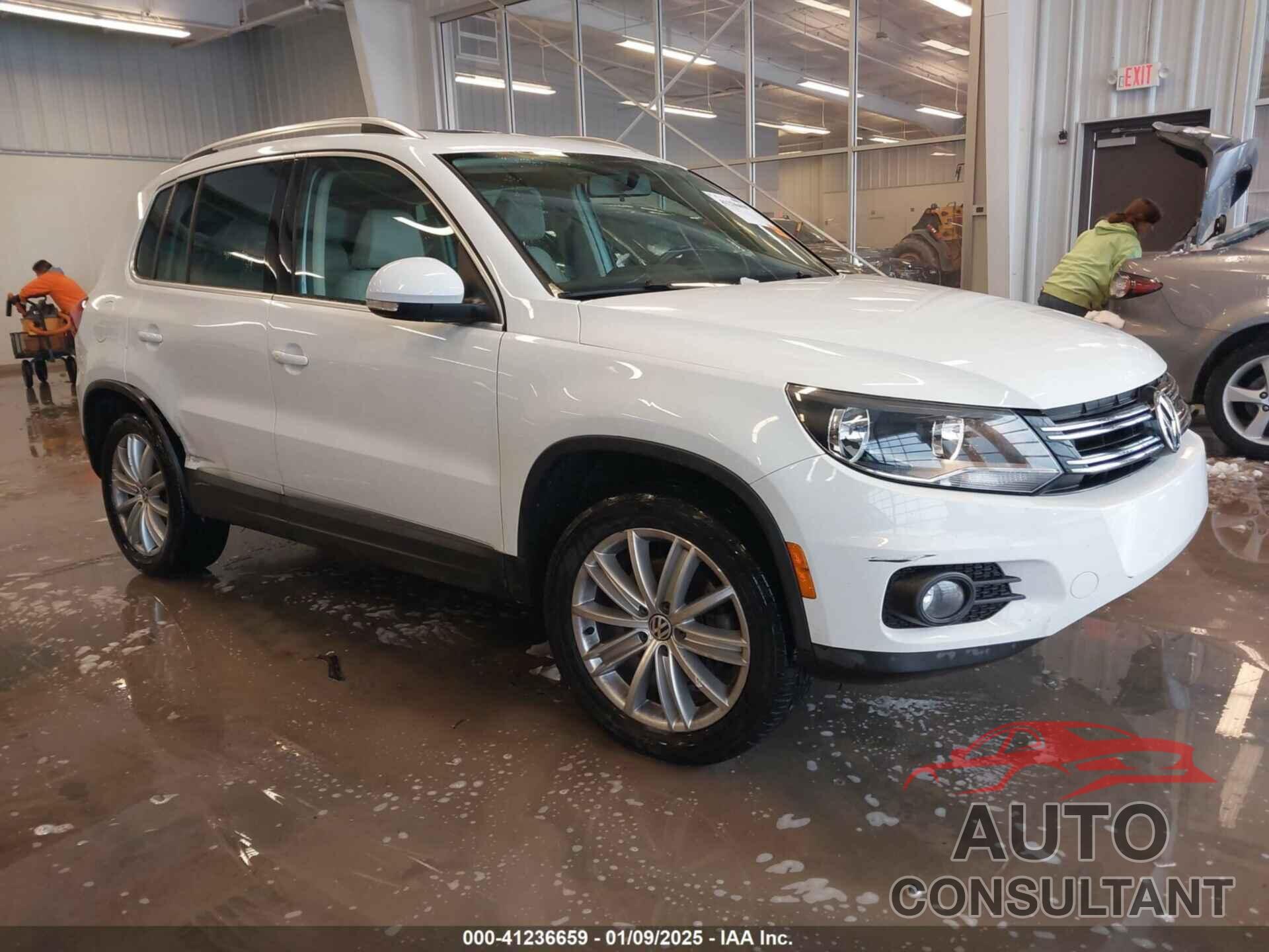 VOLKSWAGEN TIGUAN 2015 - WVGBV7AX3FW580392