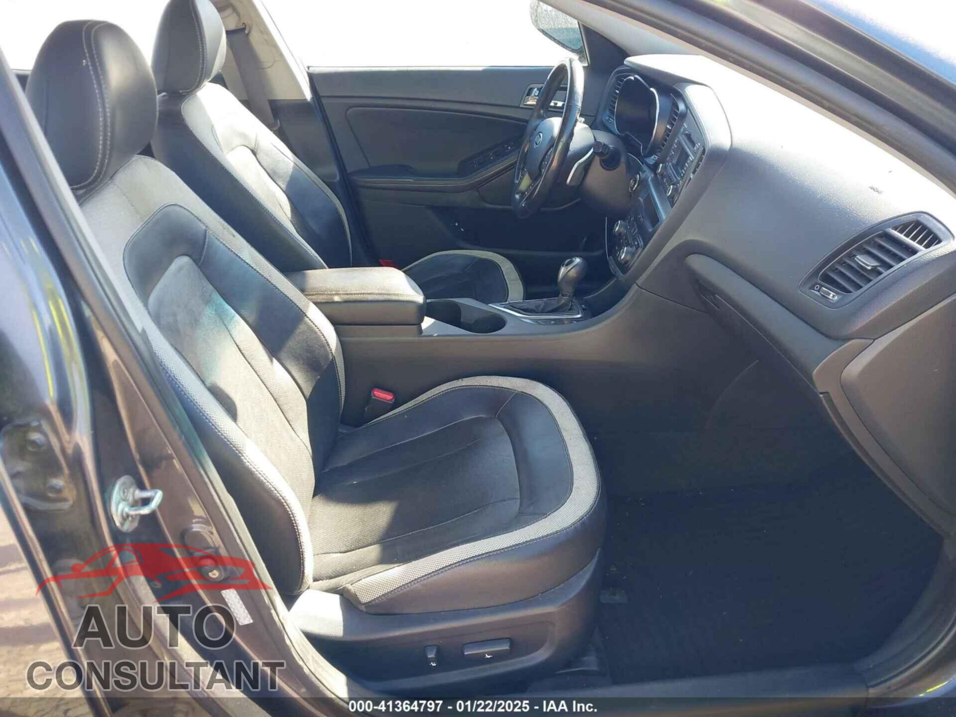 KIA OPTIMA 2011 - KNAGR4A68B5093531