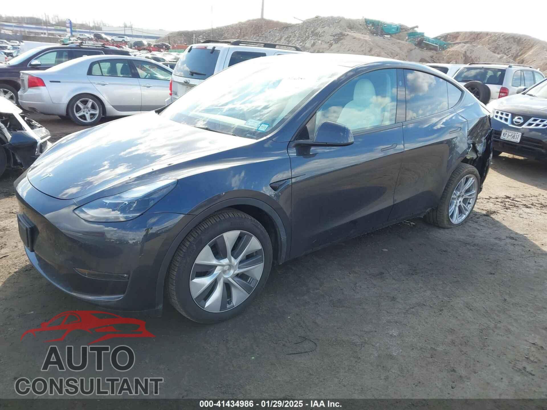 TESLA MODEL Y 2024 - 7SAYGDEE9RA265637