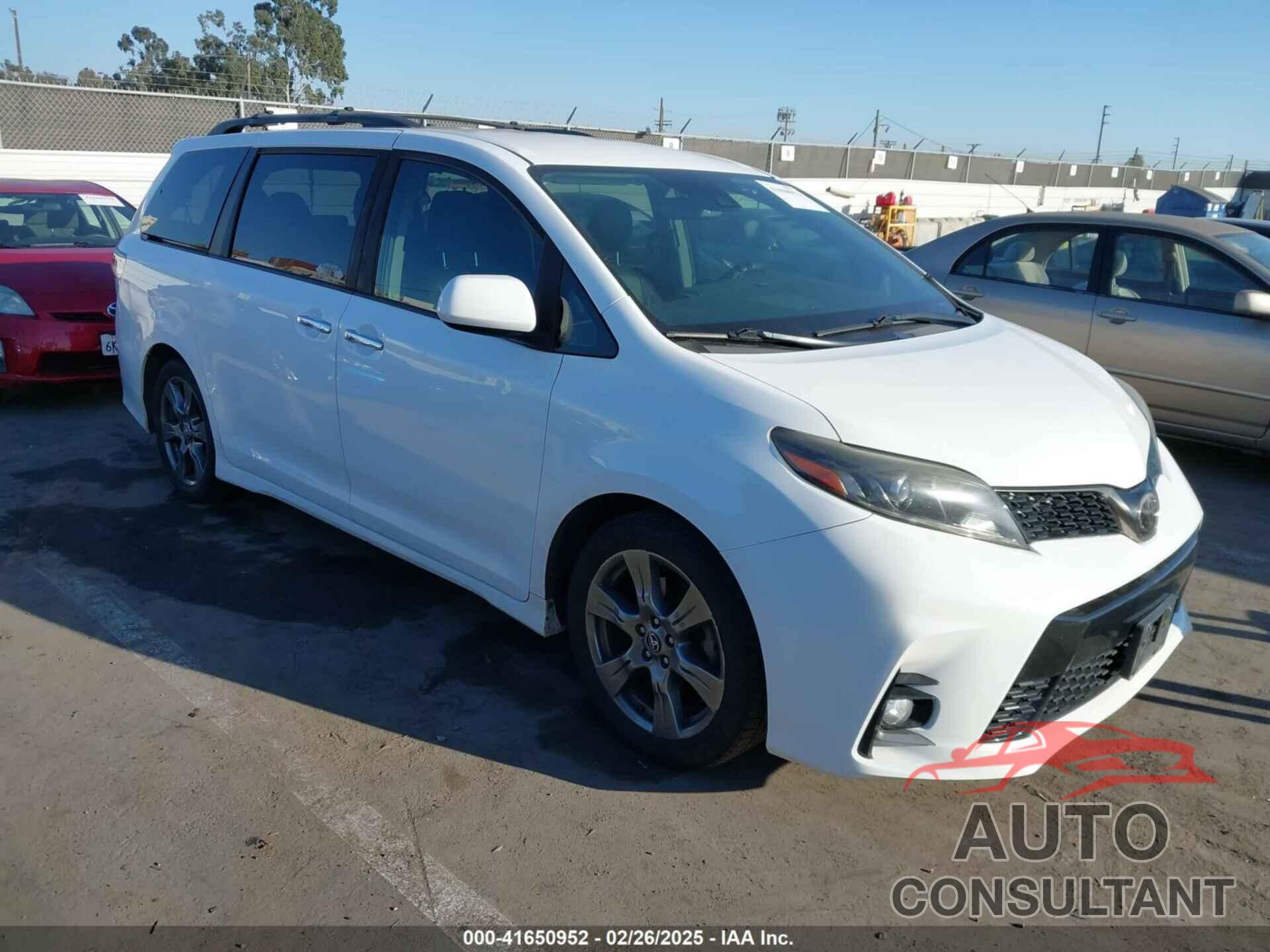 TOYOTA SIENNA 2018 - 5TDXZ3DC9JS958563