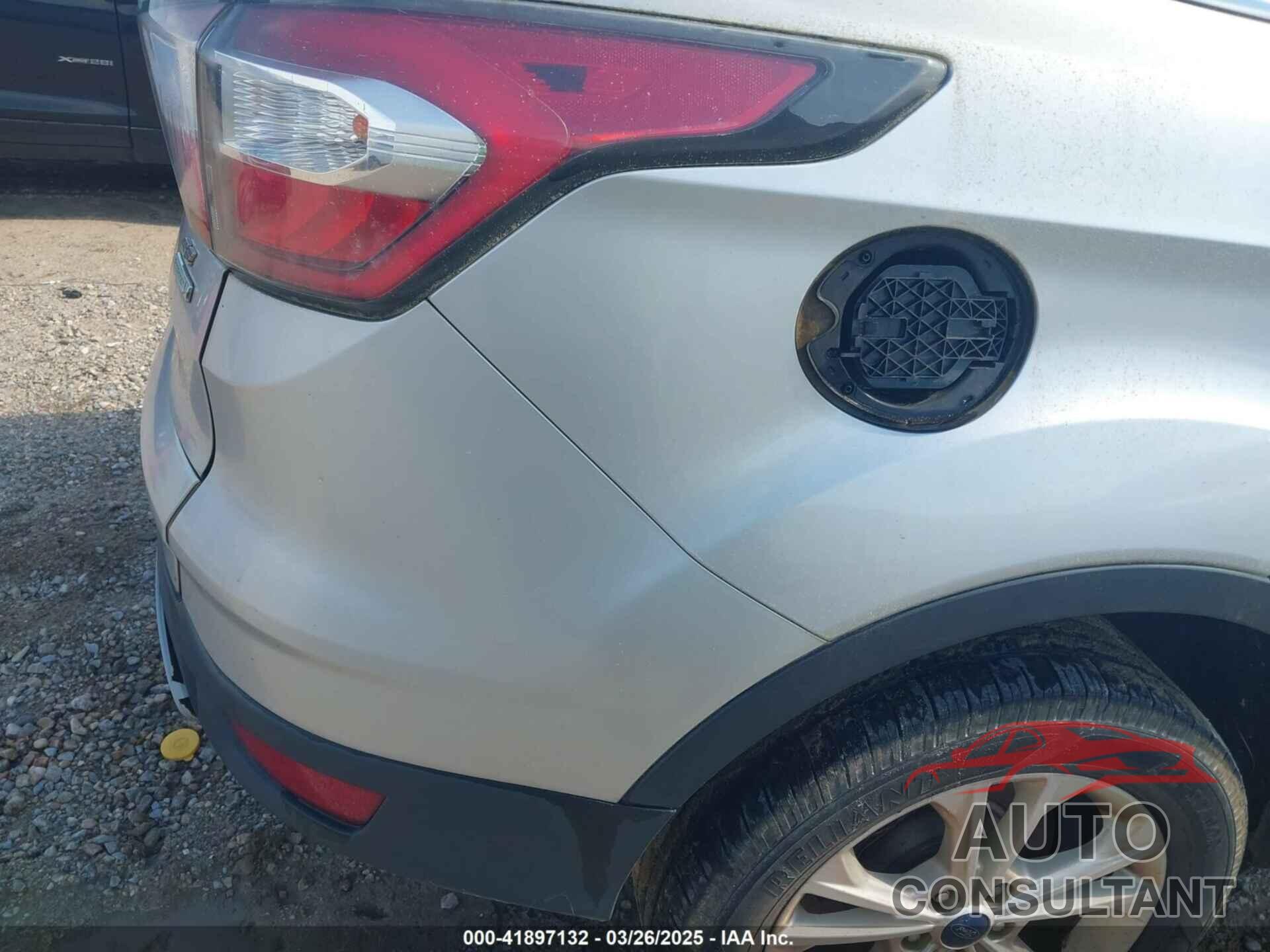 FORD ESCAPE 2017 - 1FMCU0GD0HUB35831